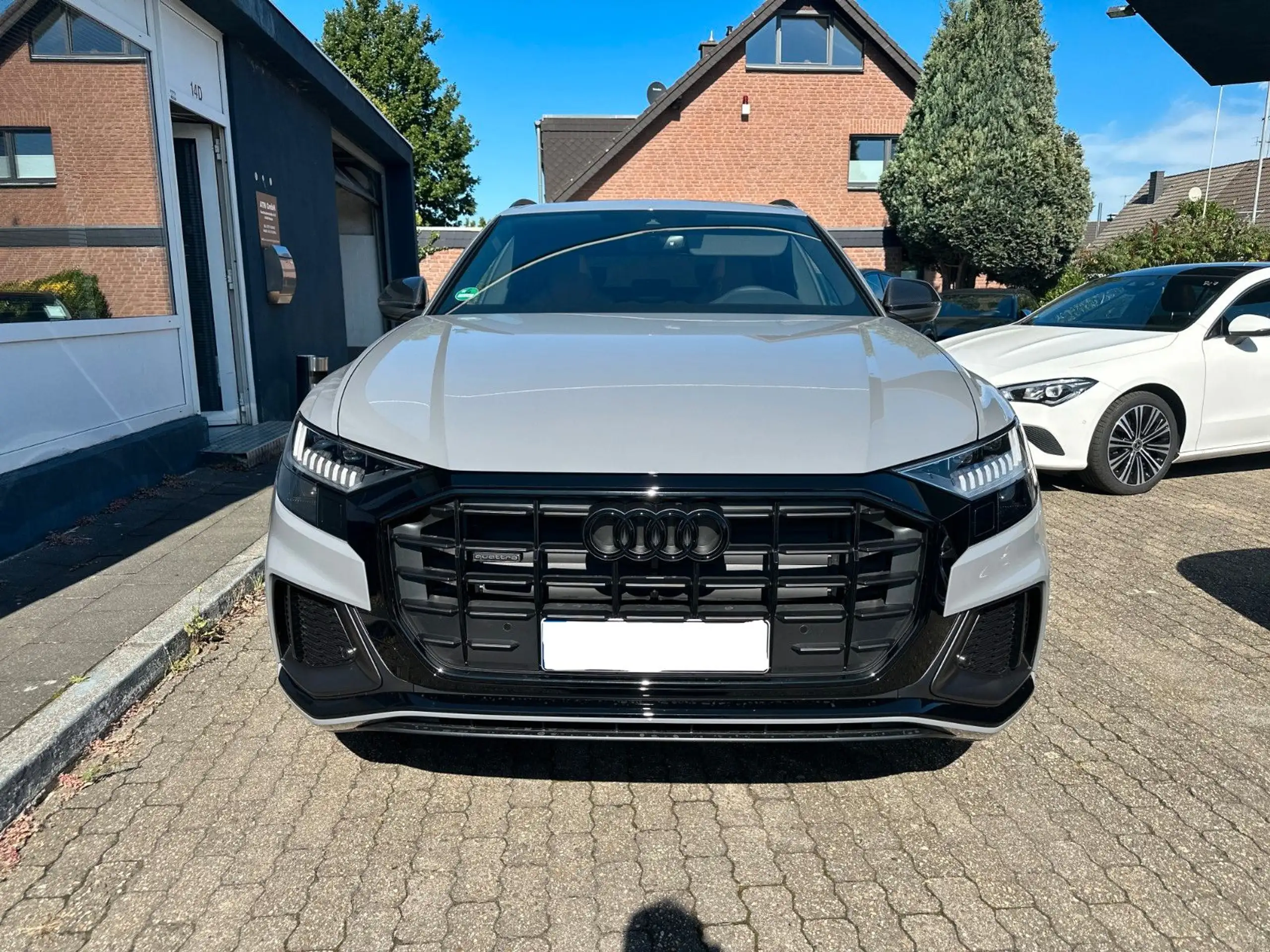 Audi - Q8