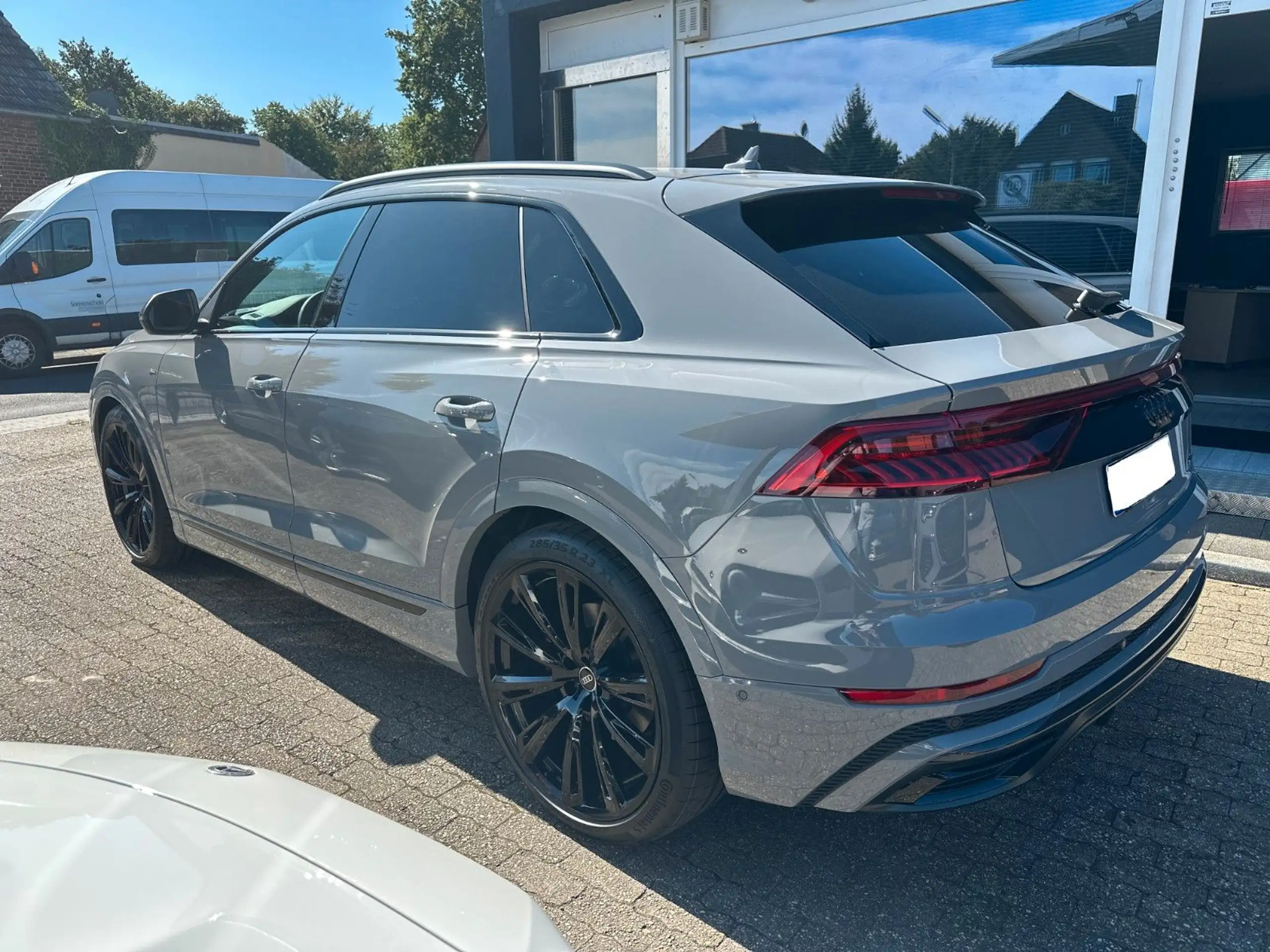 Audi - Q8