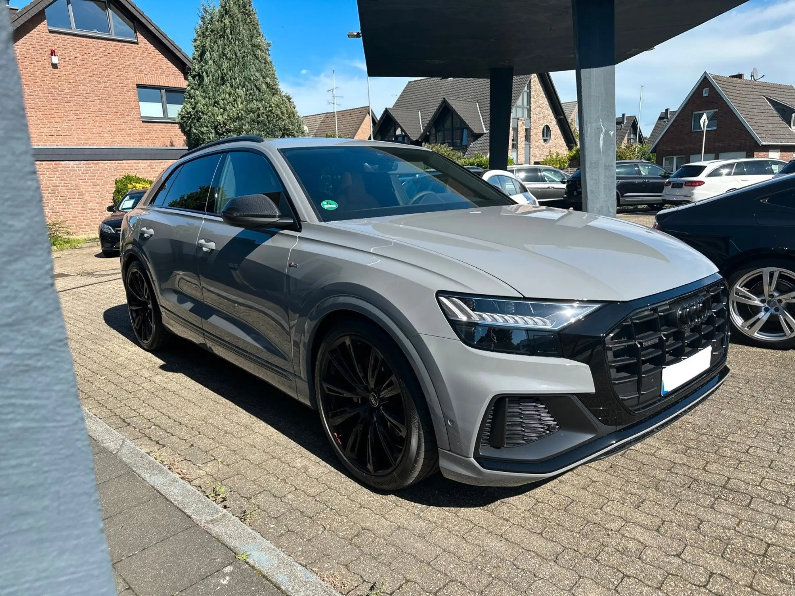 Audi - Q8