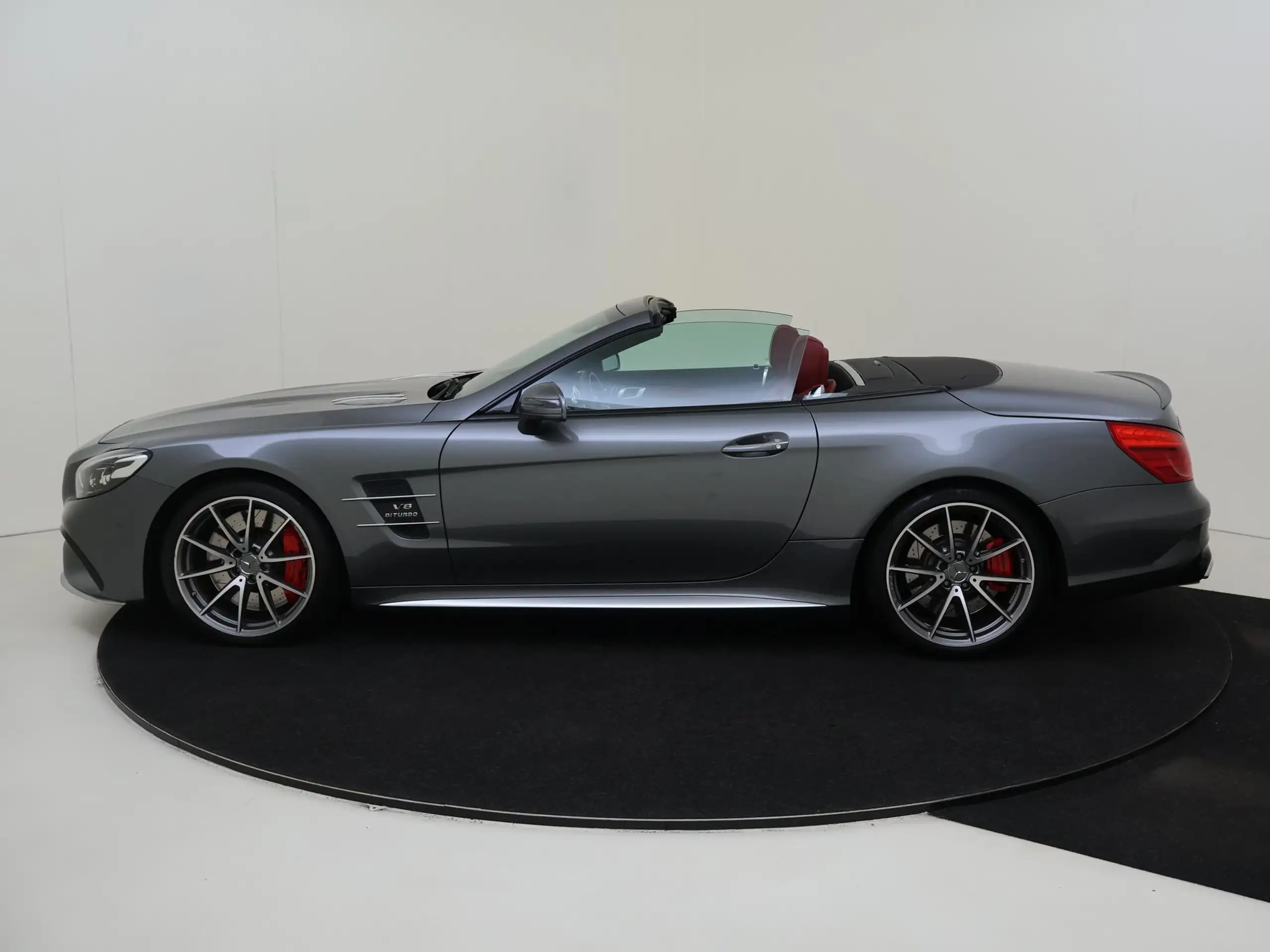 Mercedes-Benz - SL 63 AMG