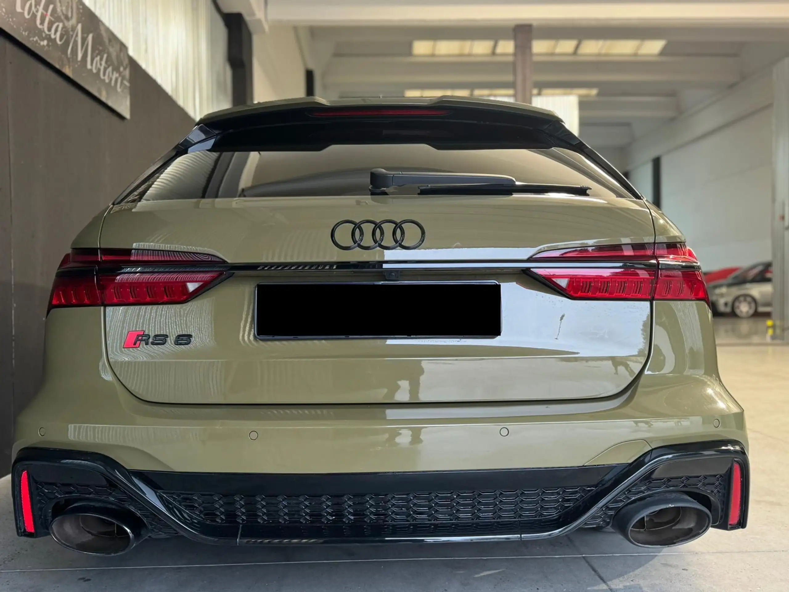 Audi - RS6