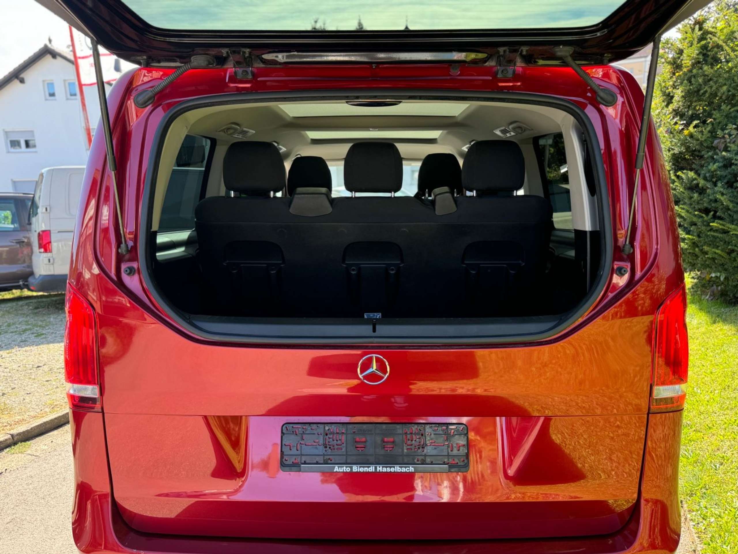 Mercedes-Benz - V 250