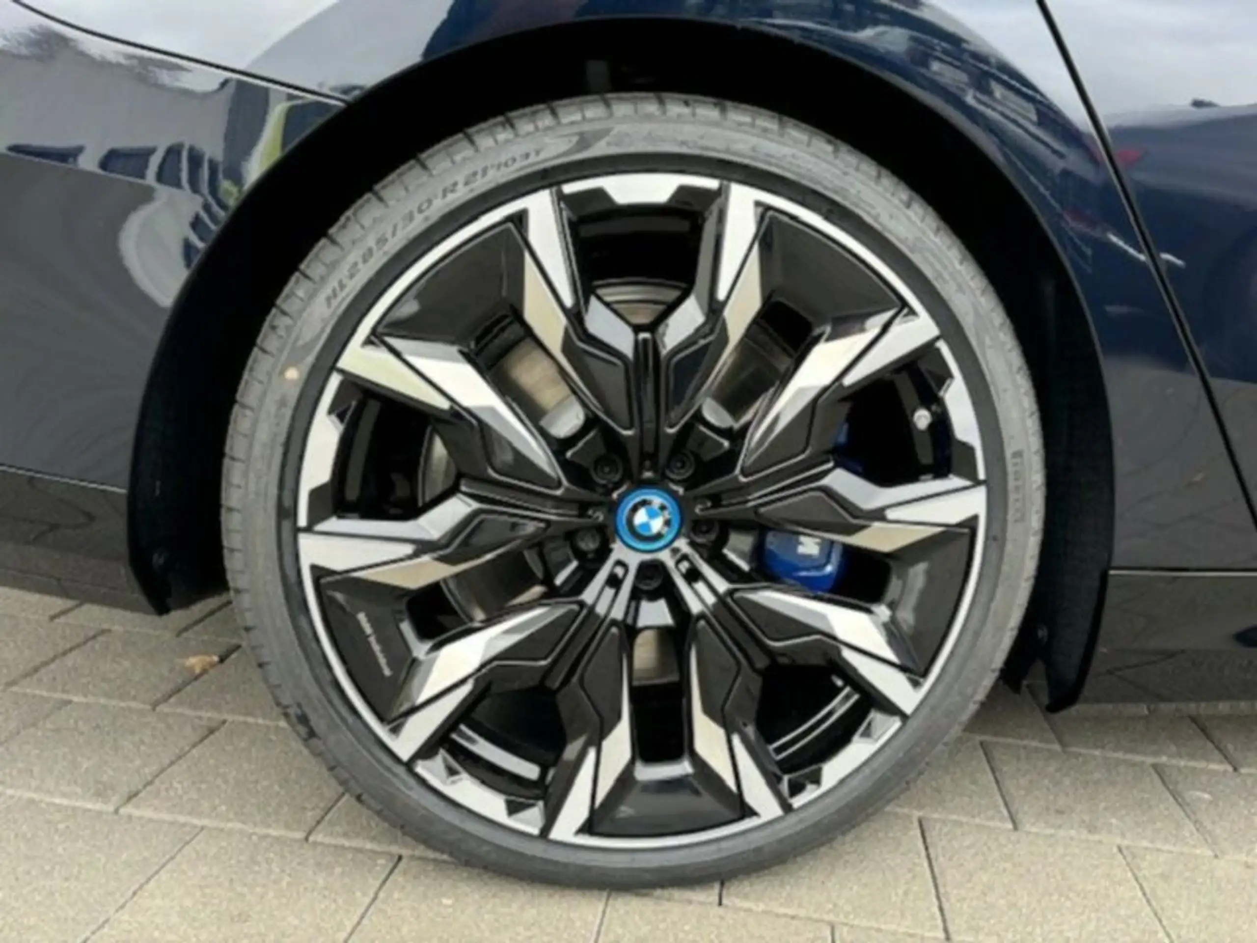 BMW - i5