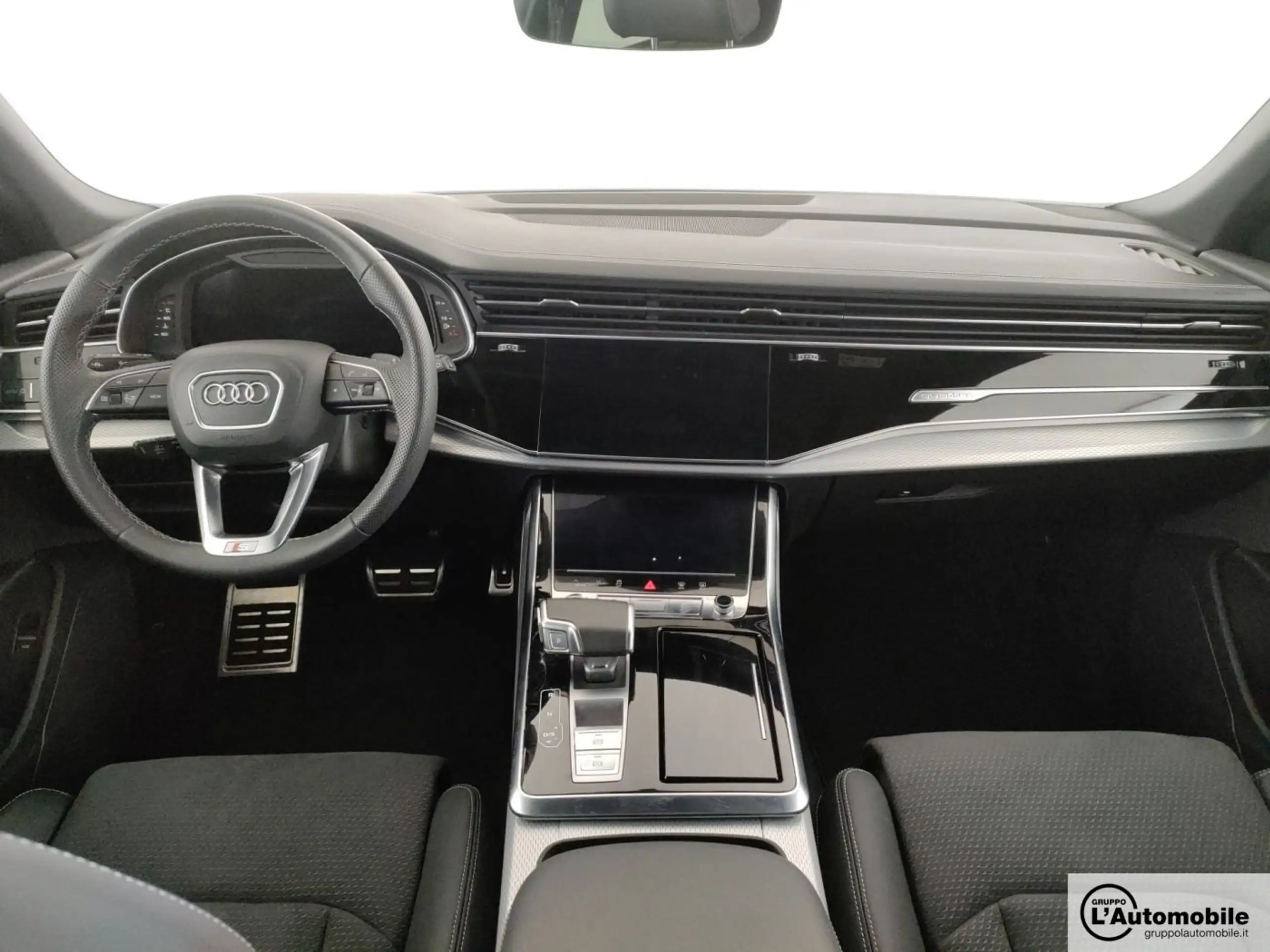 Audi - Q8