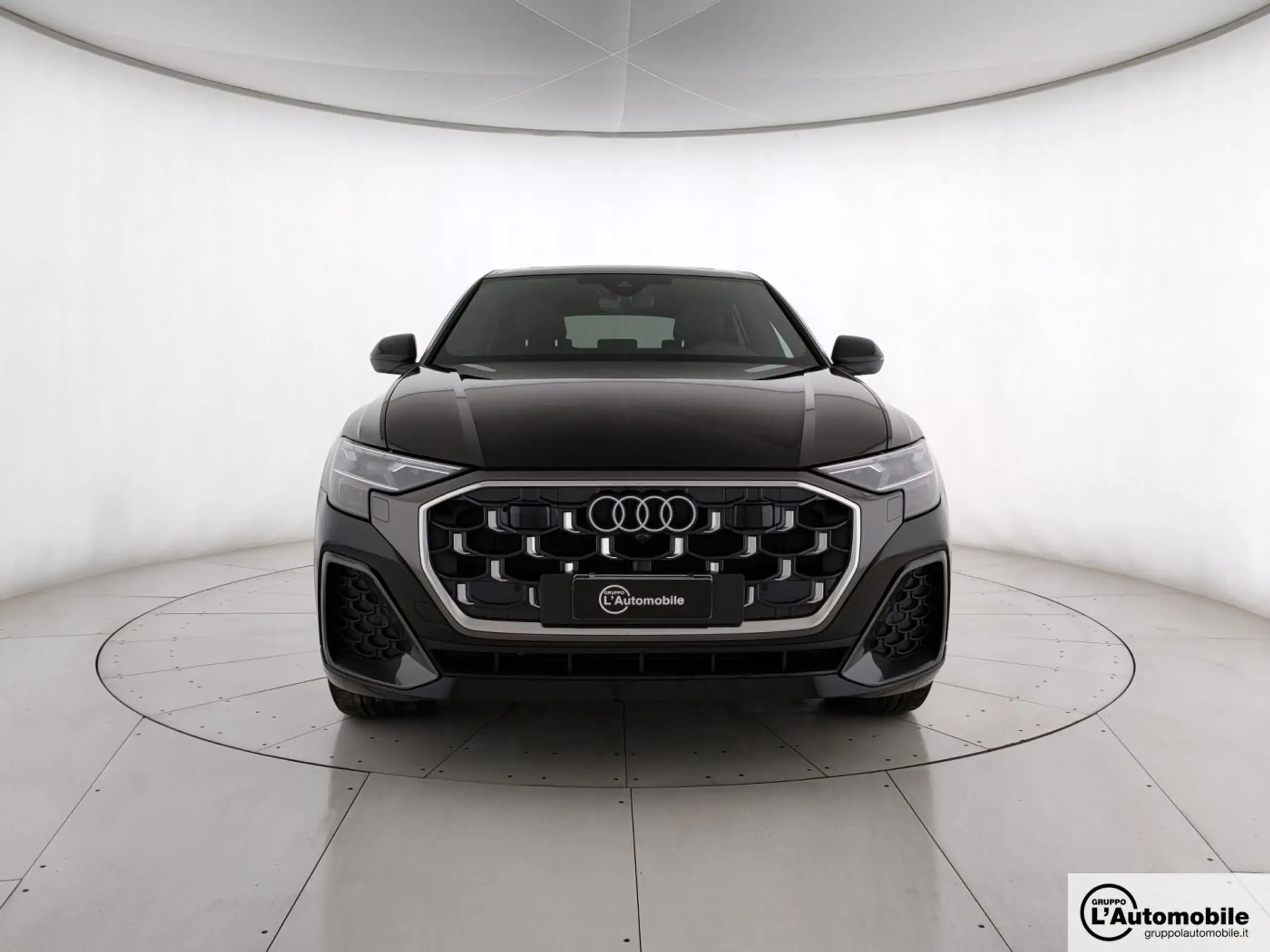 Audi - Q8