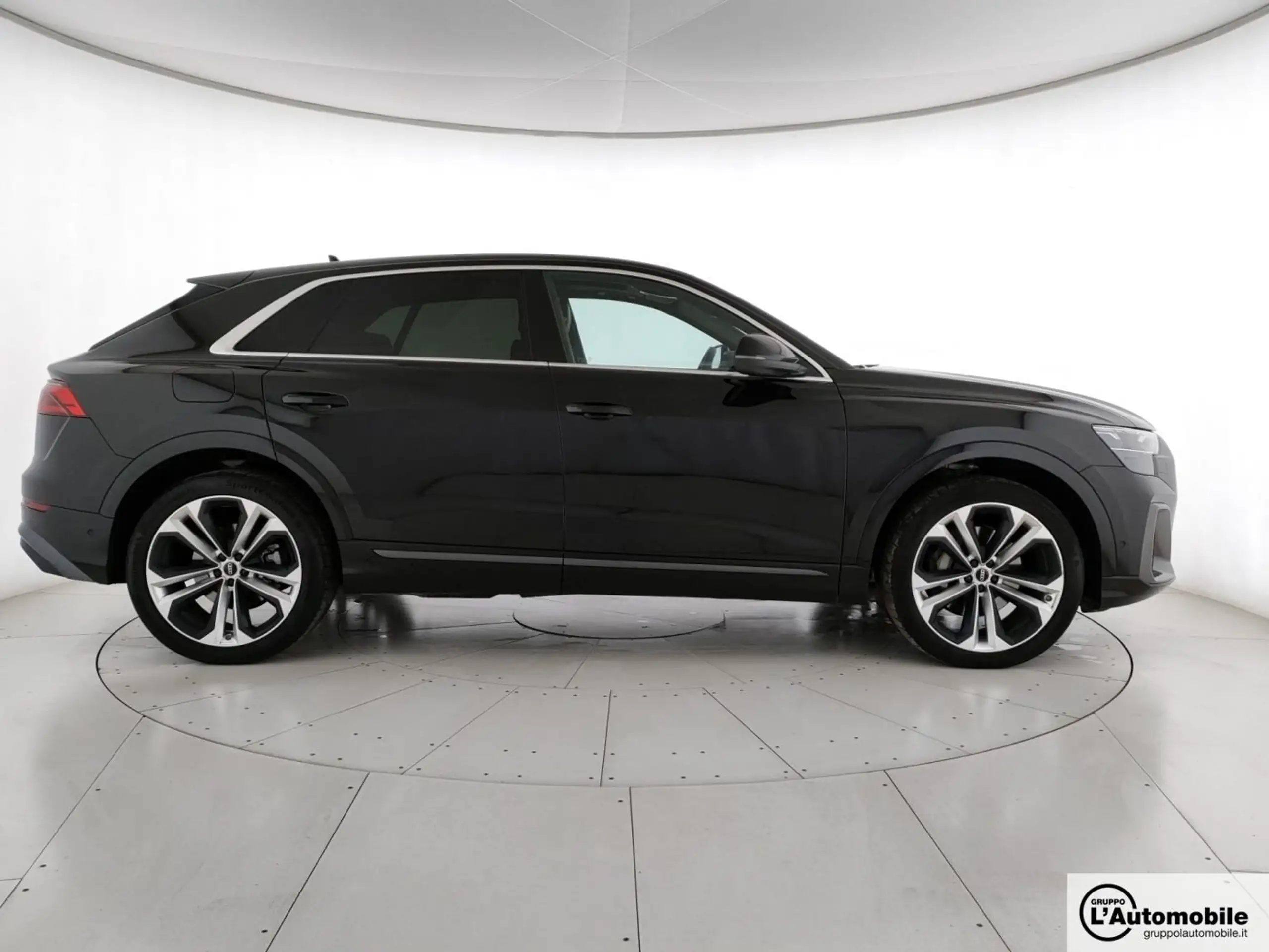 Audi - Q8