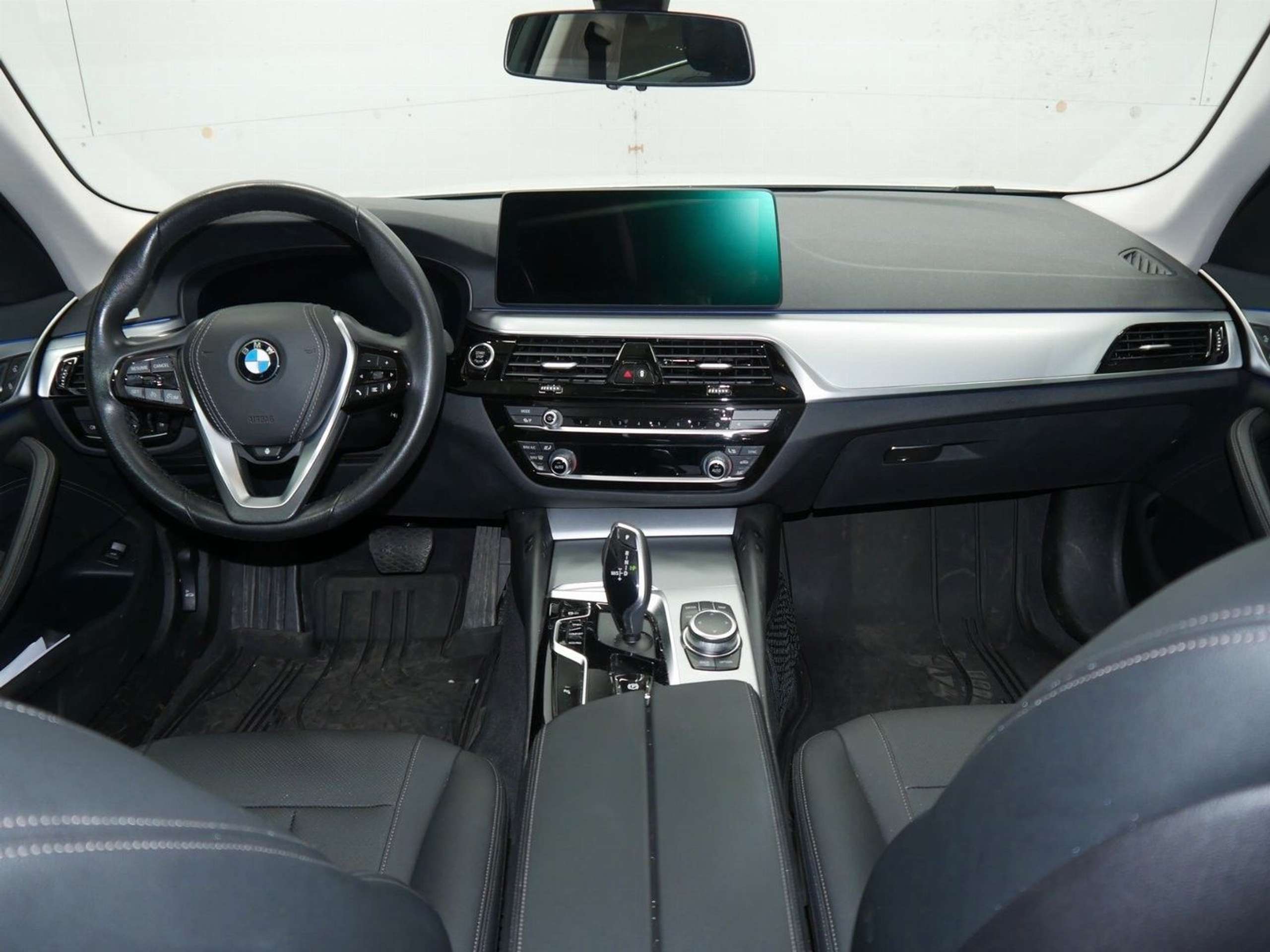 BMW - 530