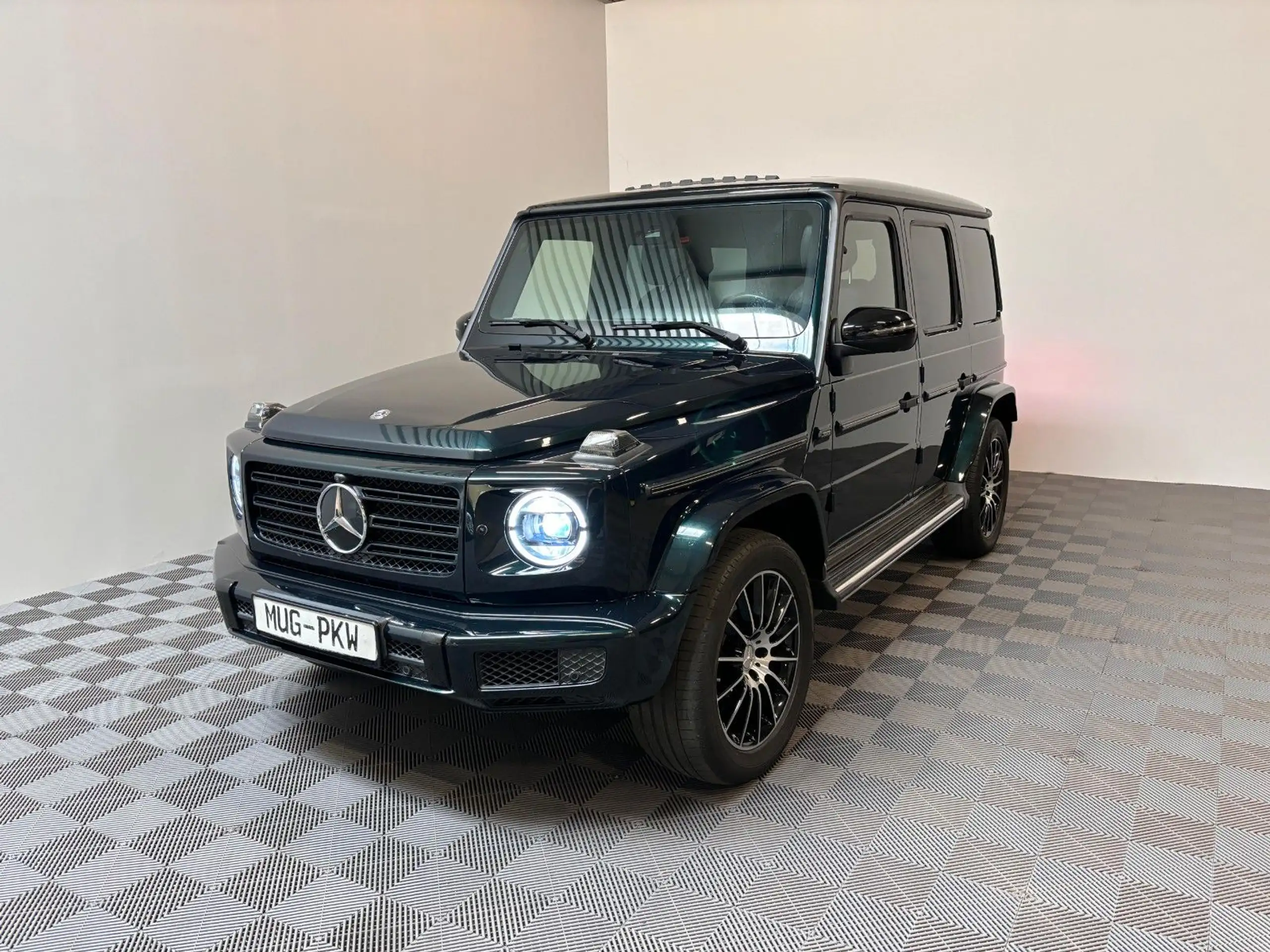 Mercedes-Benz - G 500