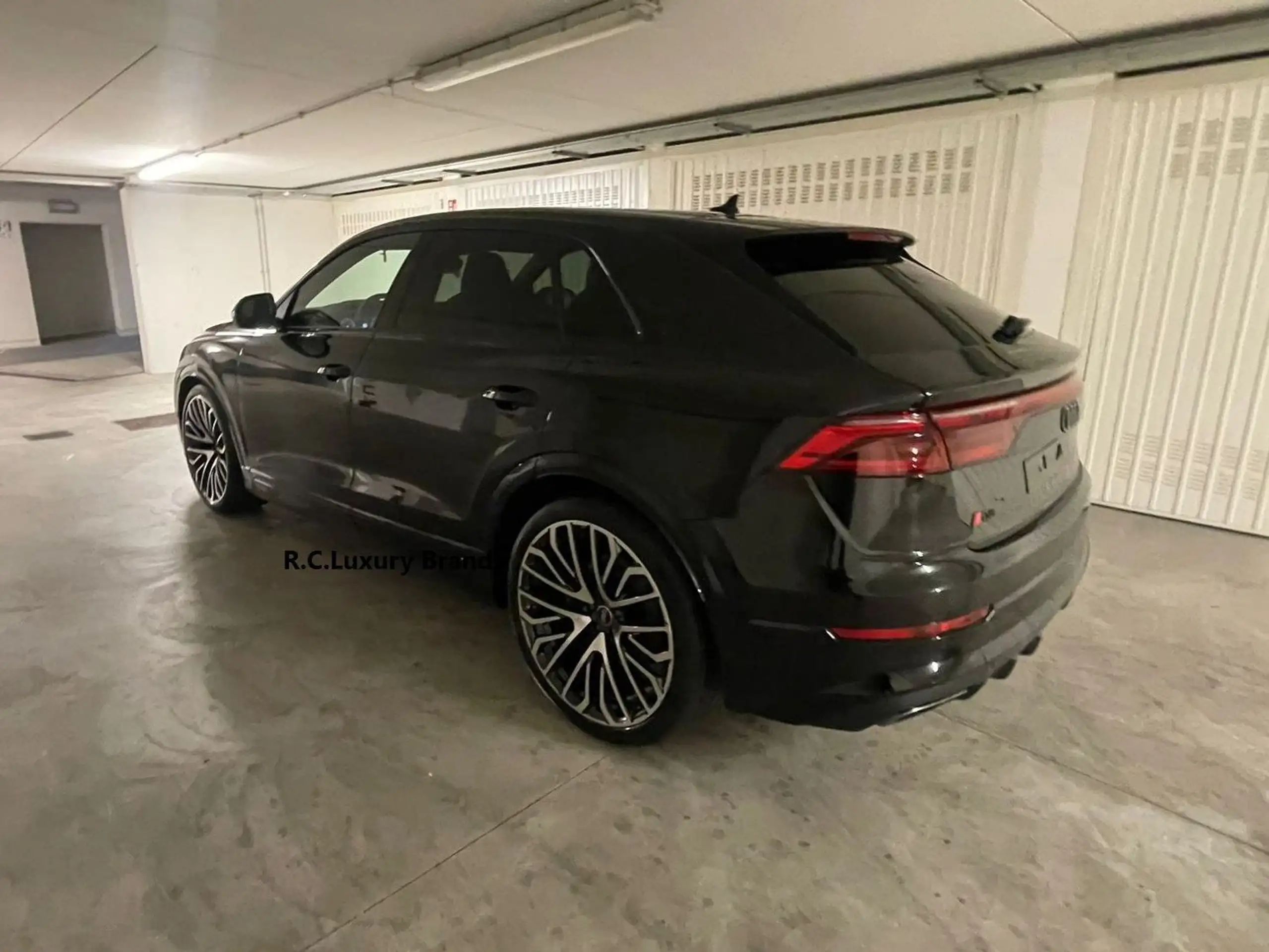 Audi - Q8