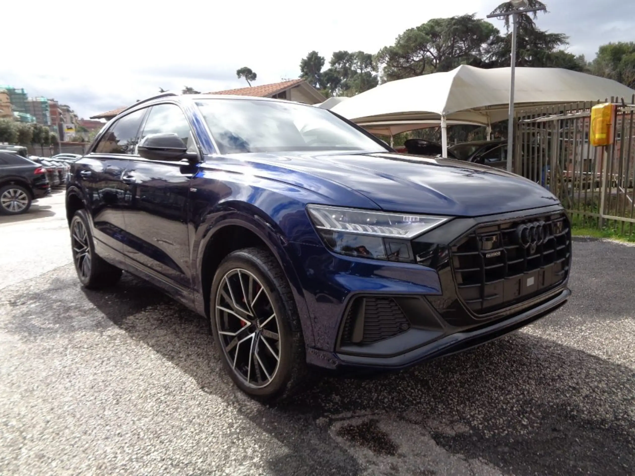 Audi - Q8