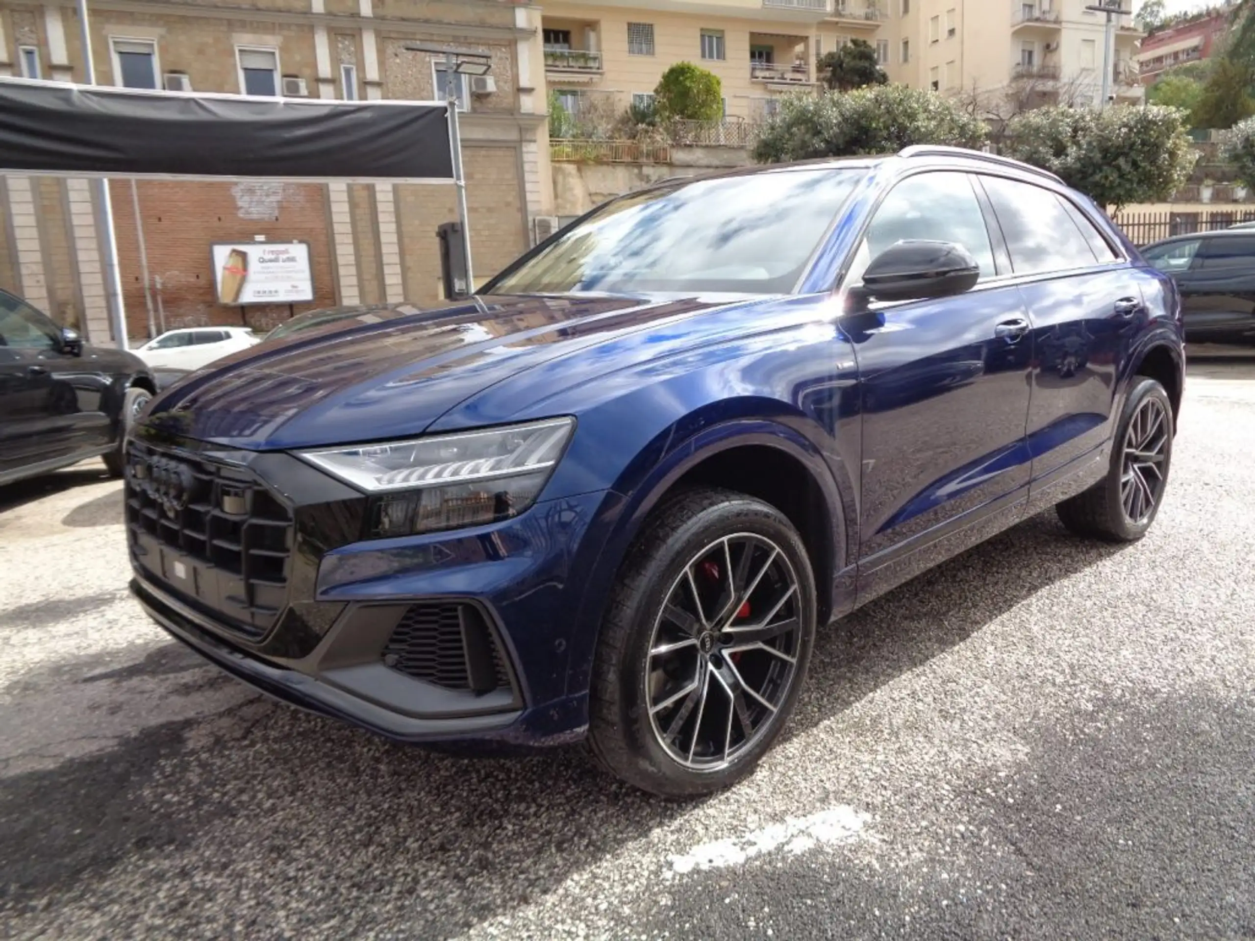 Audi - Q8