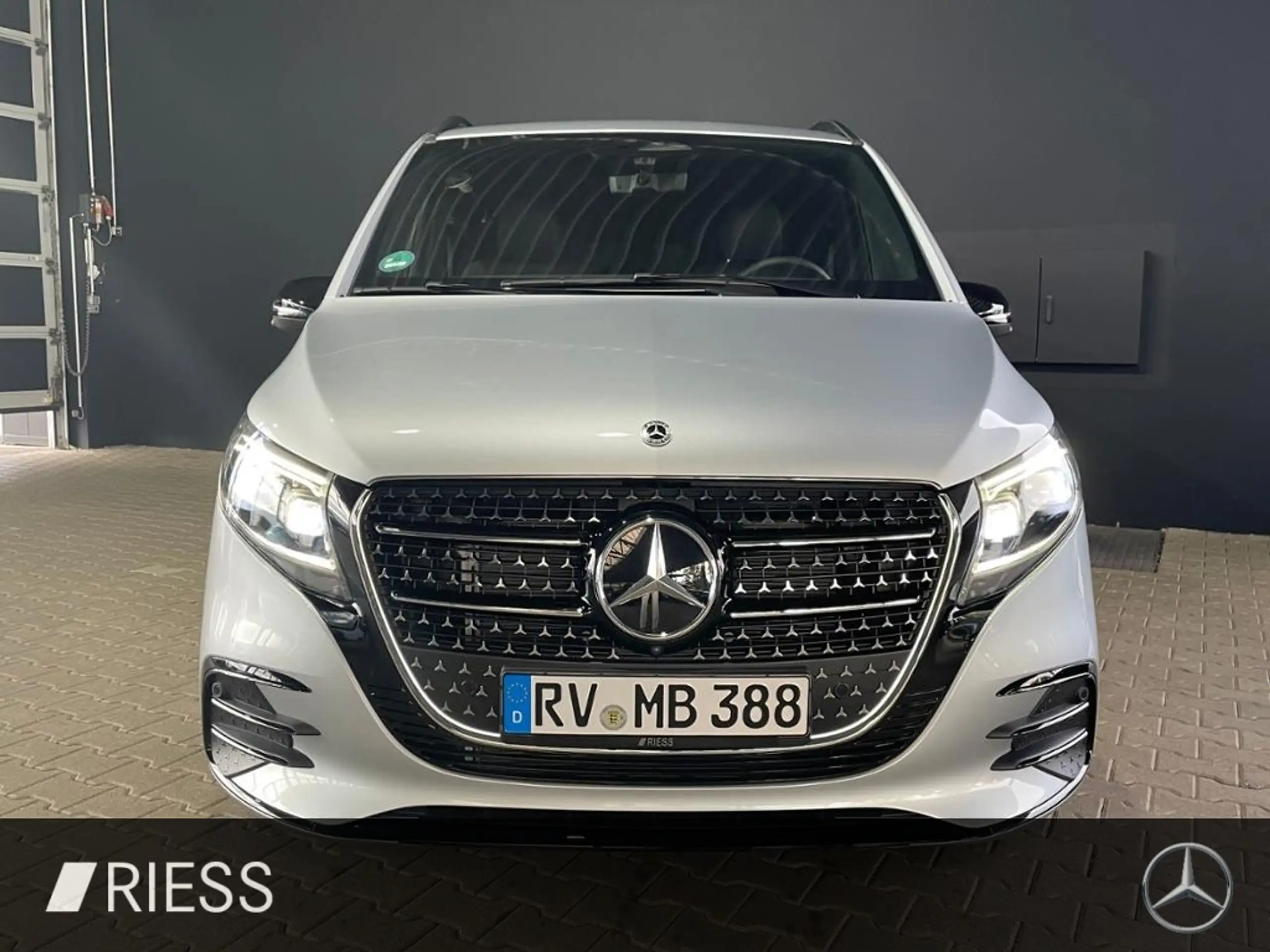 Mercedes-Benz - V 300