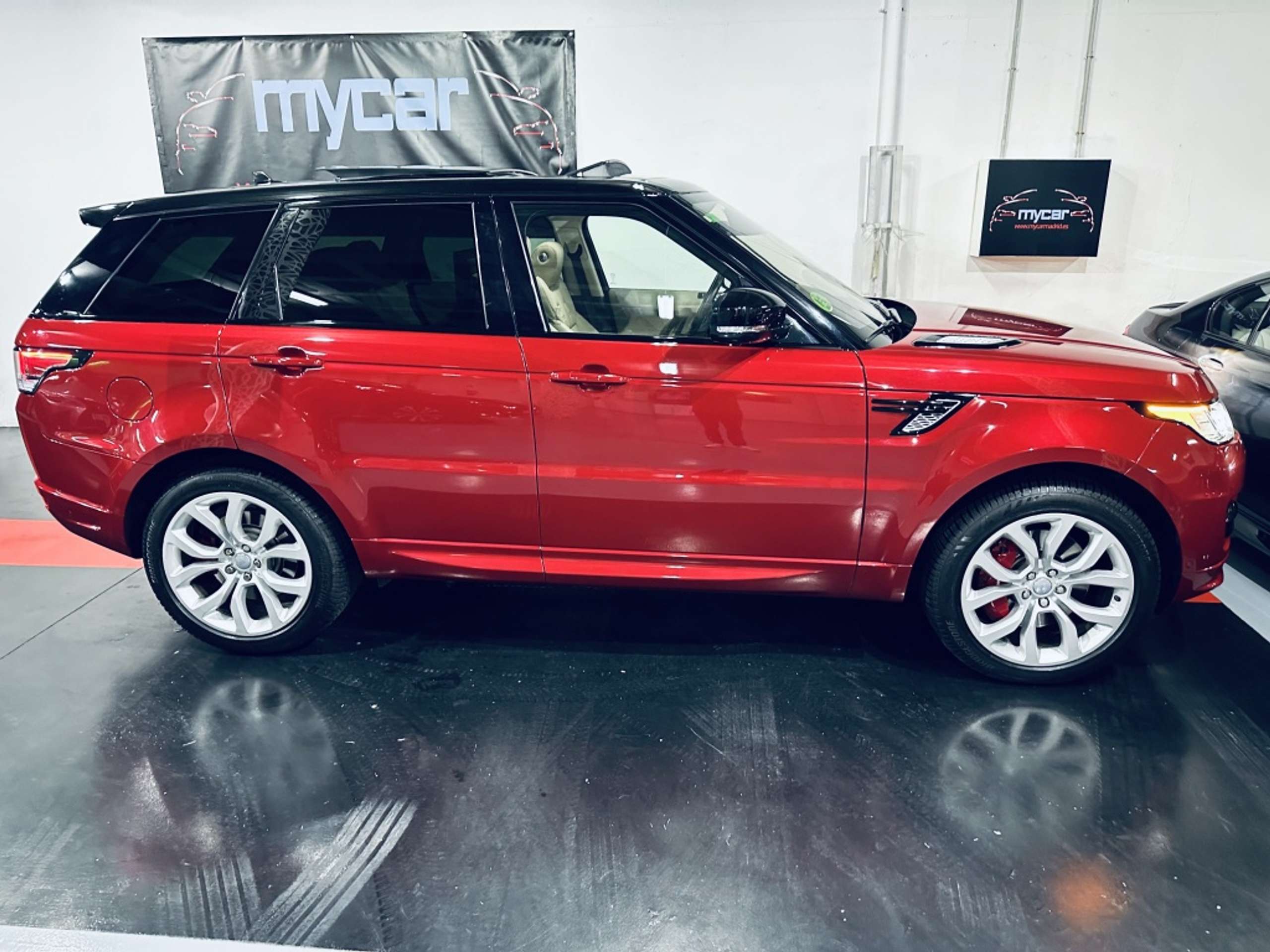 Land Rover - Range Rover Sport