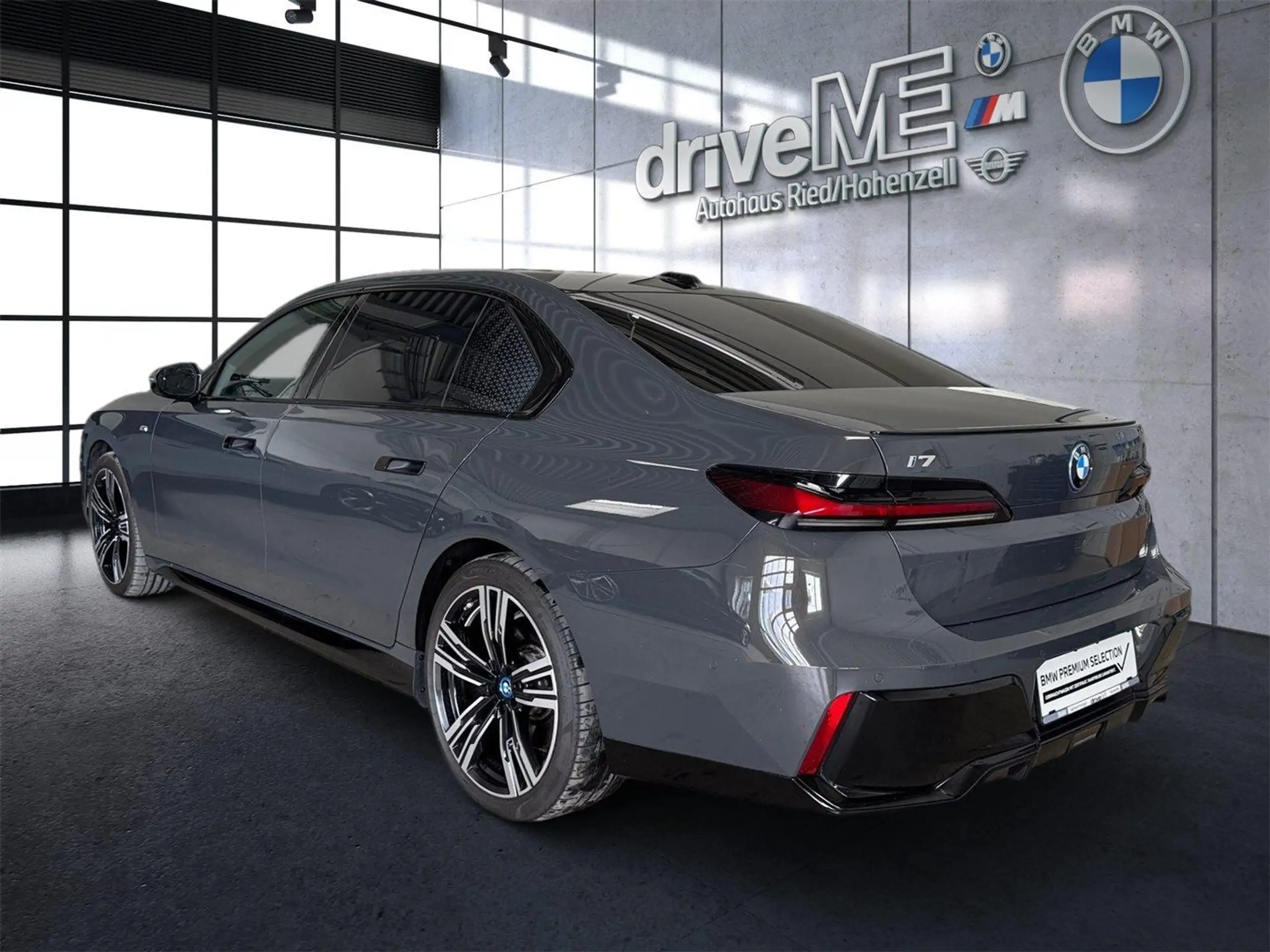 BMW - i7