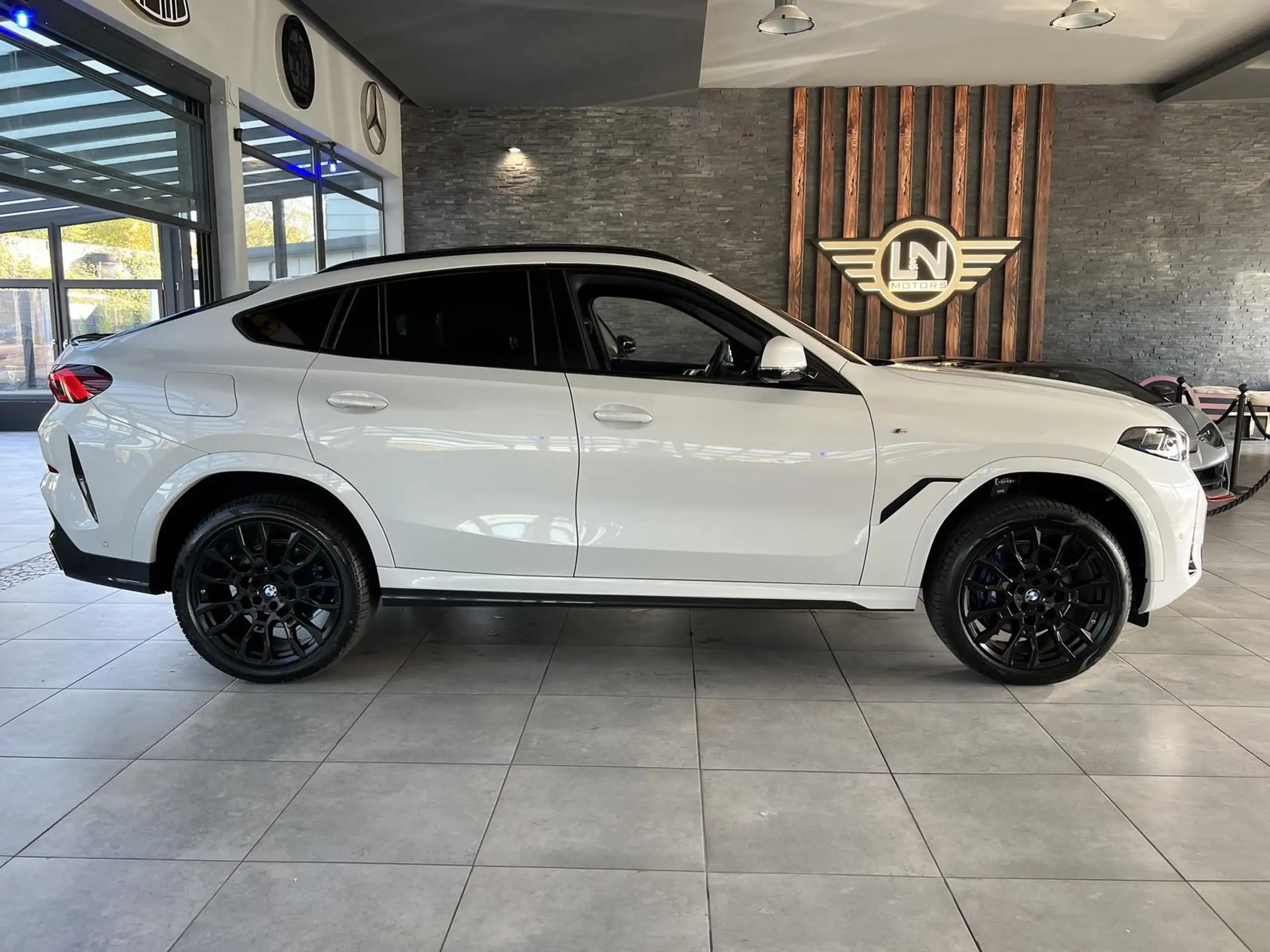 BMW - X6