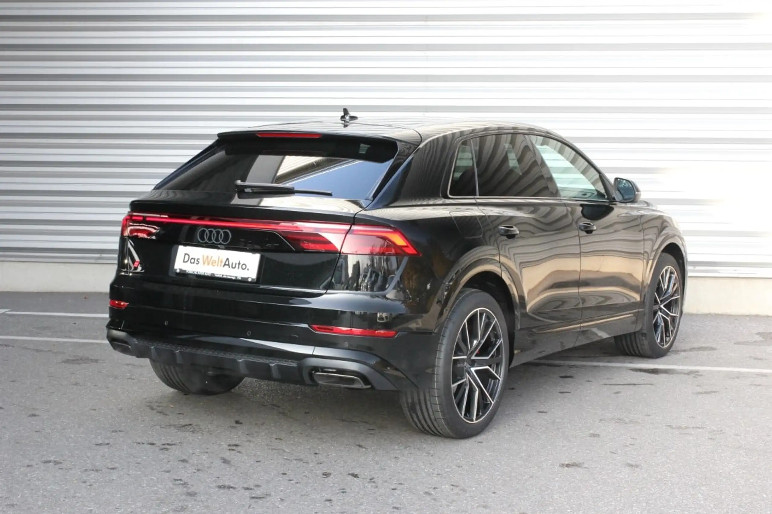 Audi - Q8