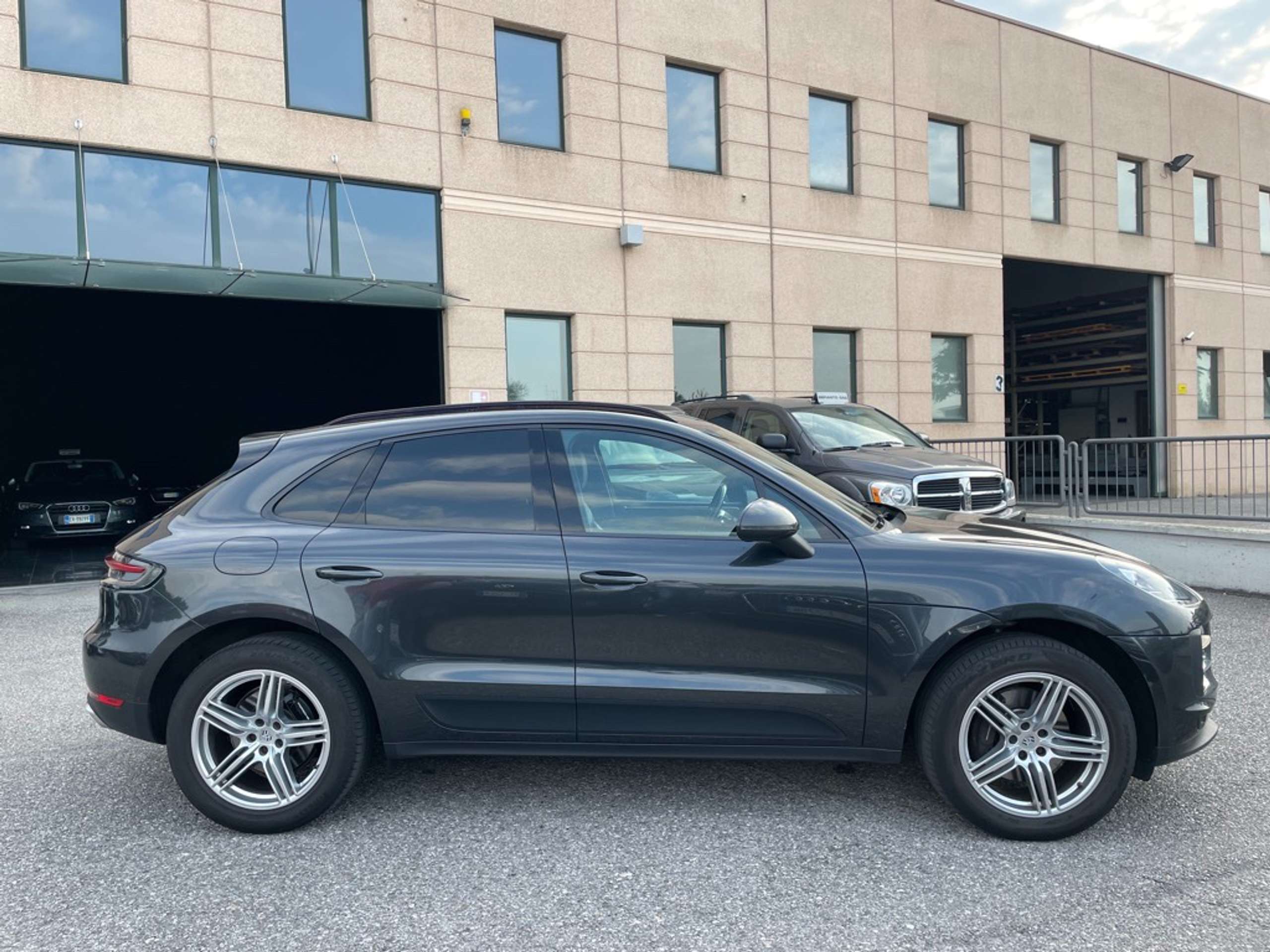 Porsche - Macan