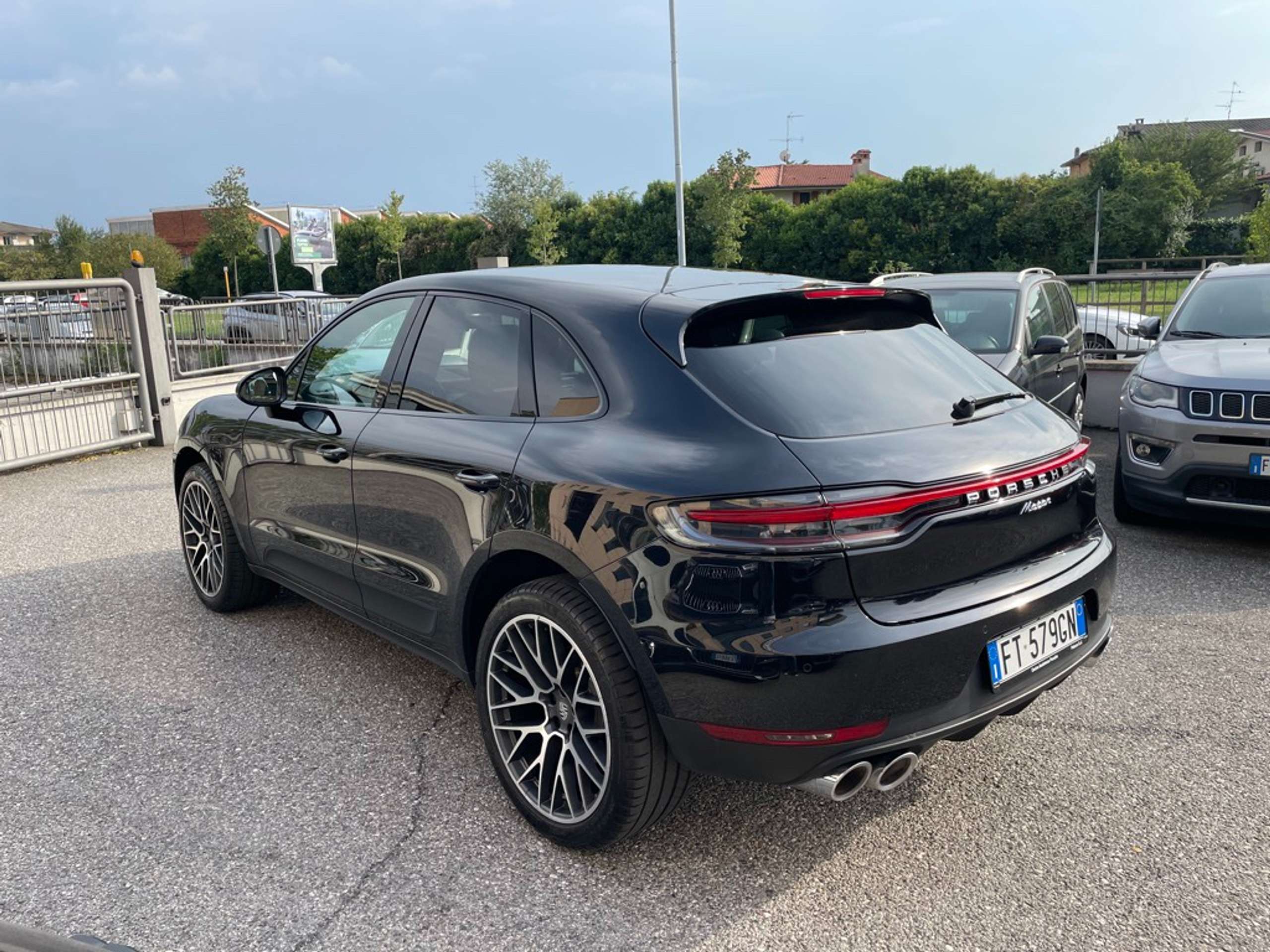 Porsche - Macan