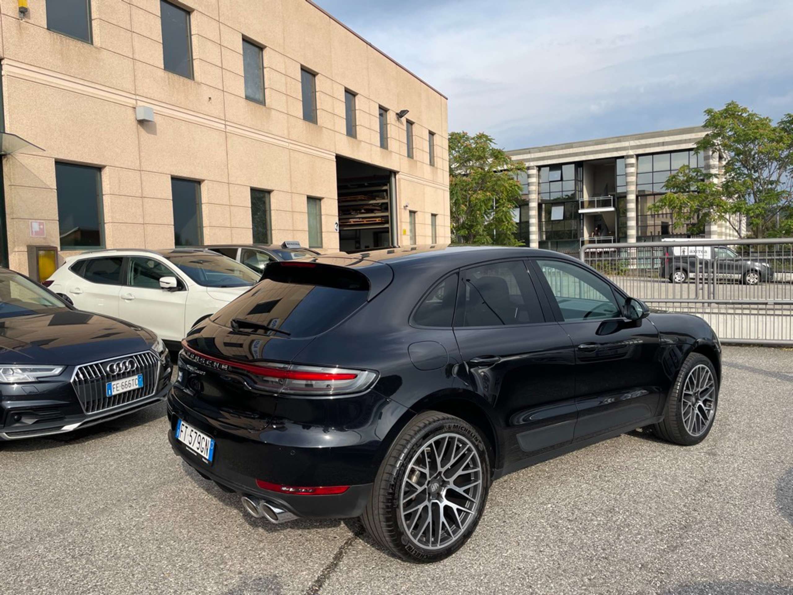 Porsche - Macan