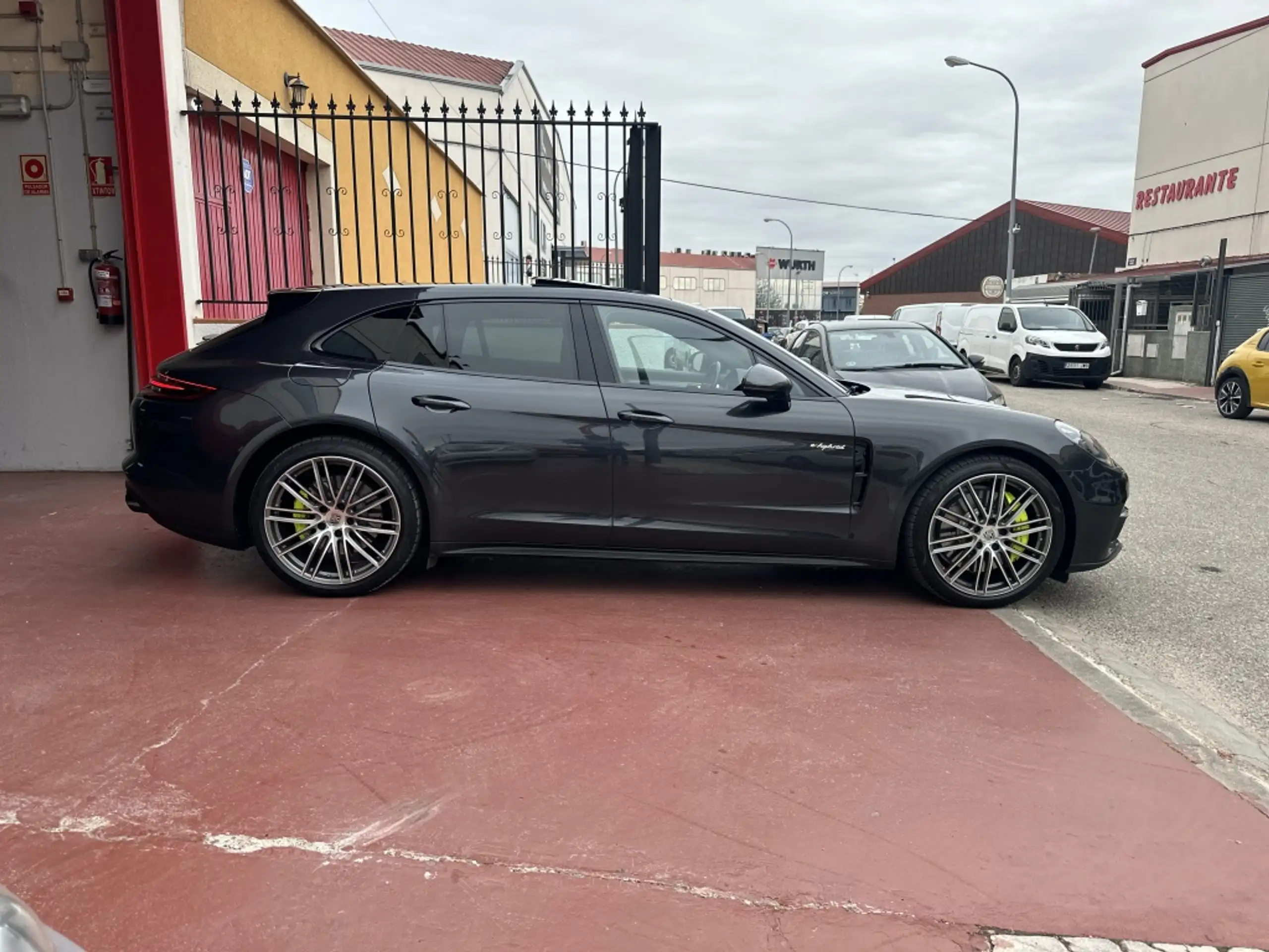 Porsche - Panamera