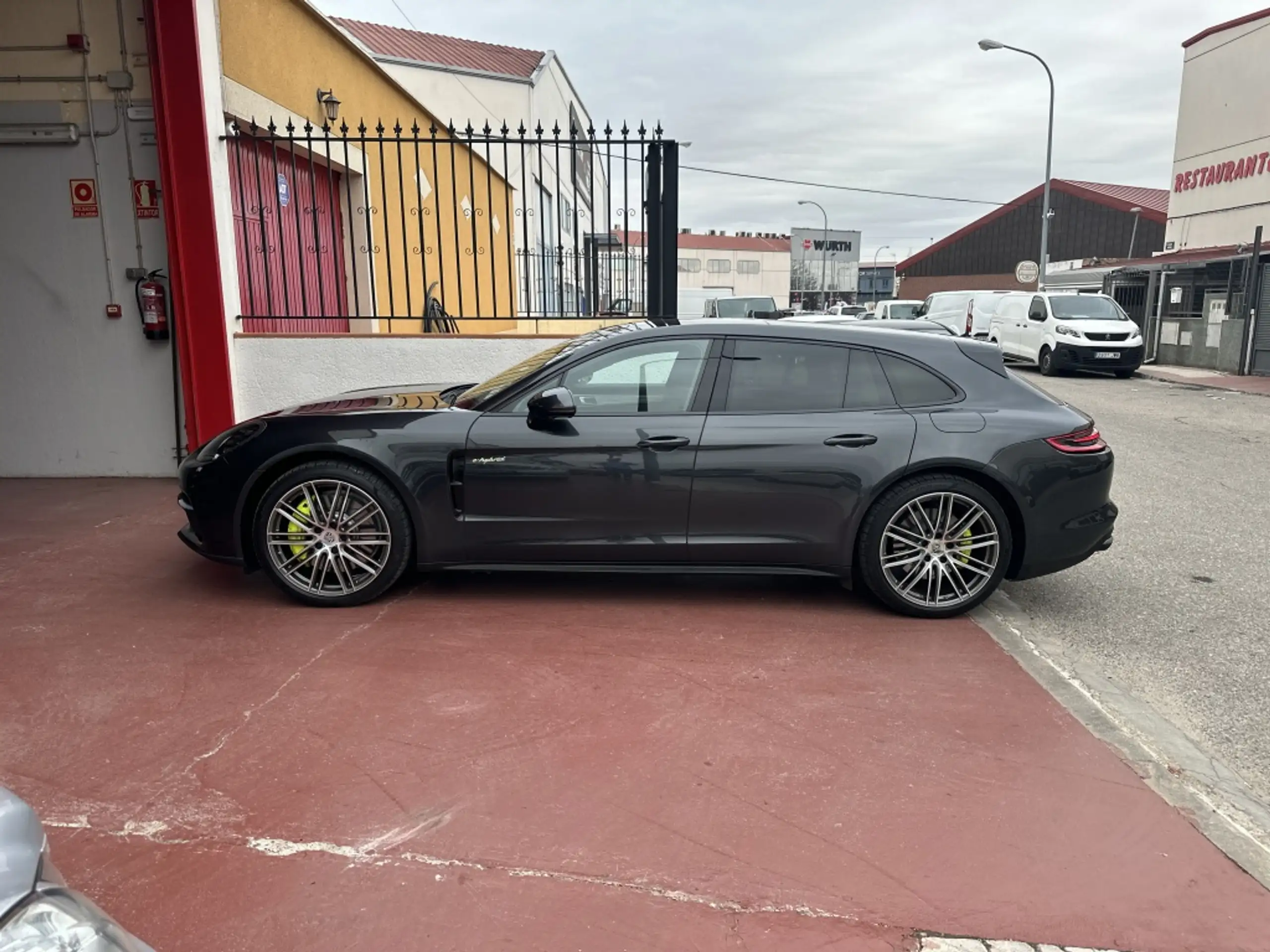 Porsche - Panamera