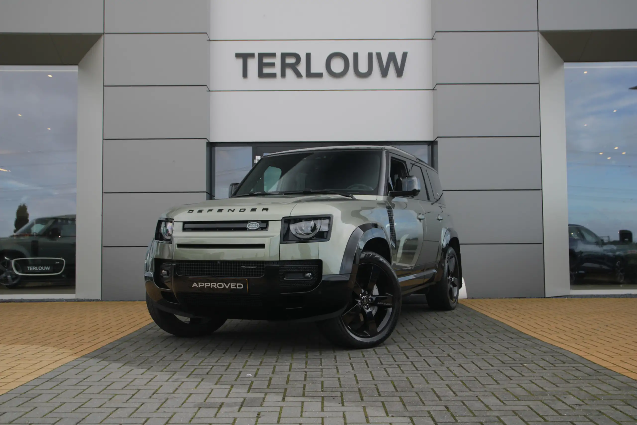 Land Rover Defender 2023