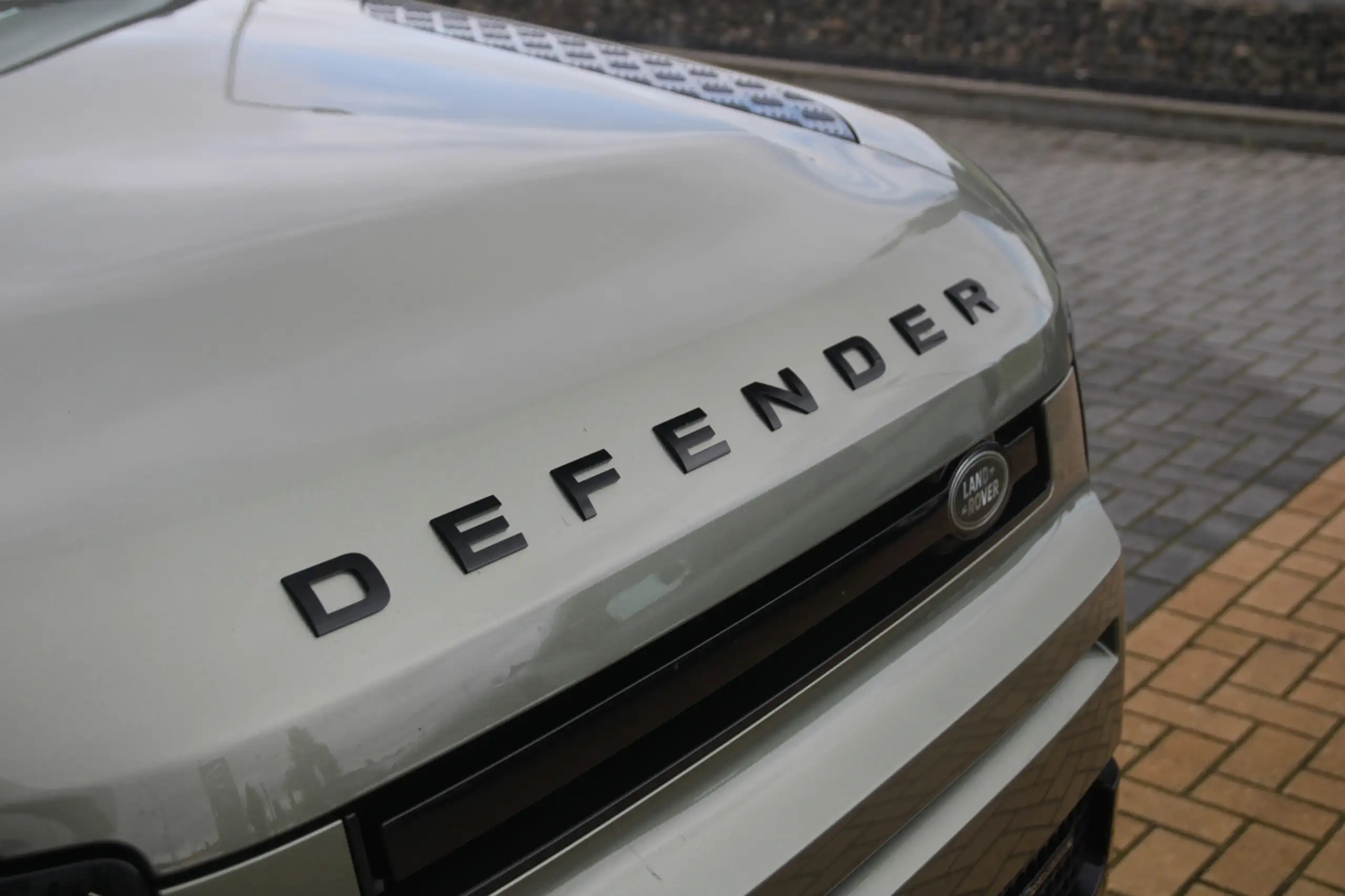 Land Rover - Defender