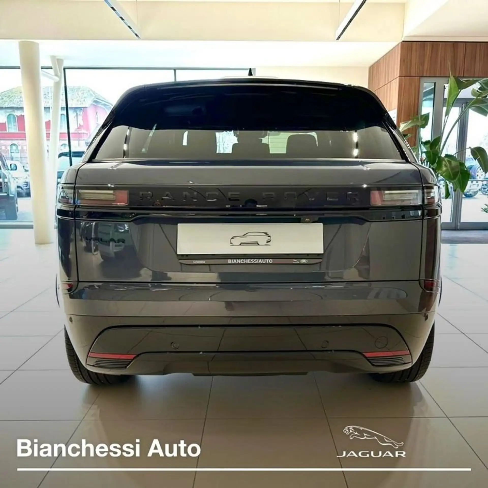 Land Rover - Range Rover Velar