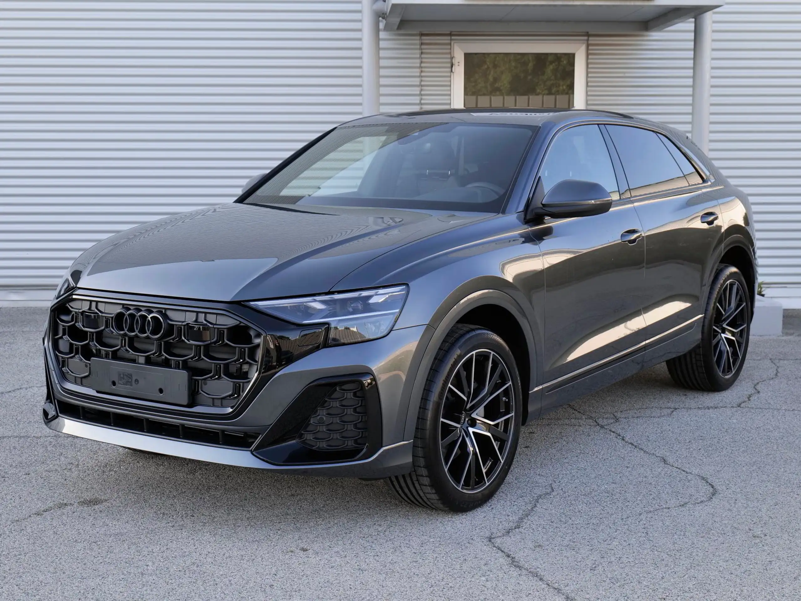 Audi - Q8