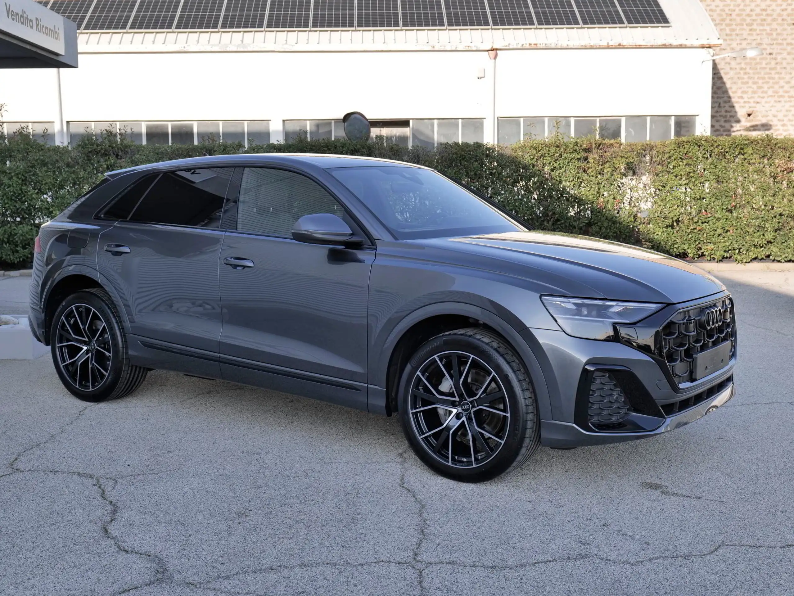 Audi - Q8