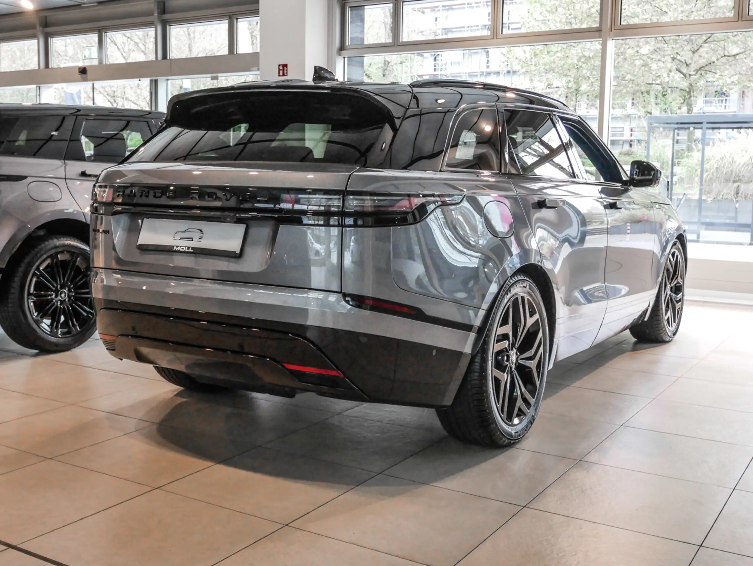 Land Rover - Range Rover Velar