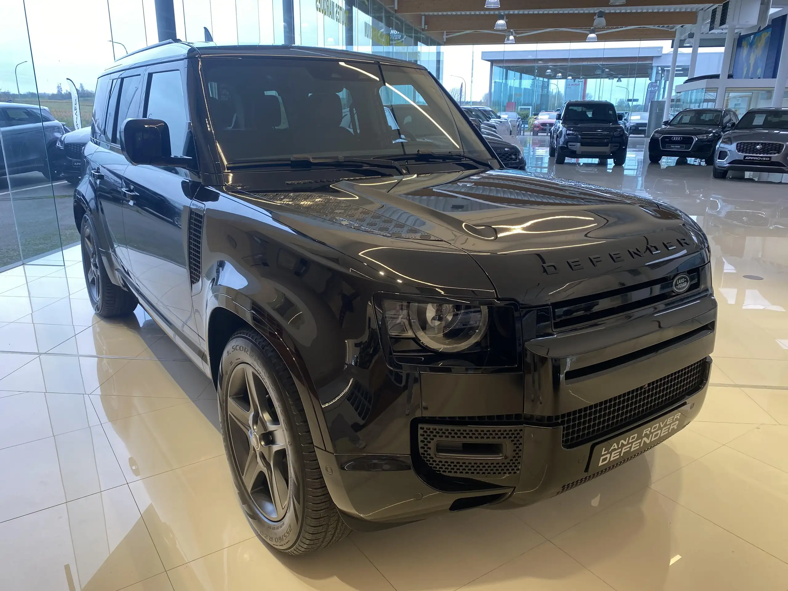 Land Rover Defender 2024