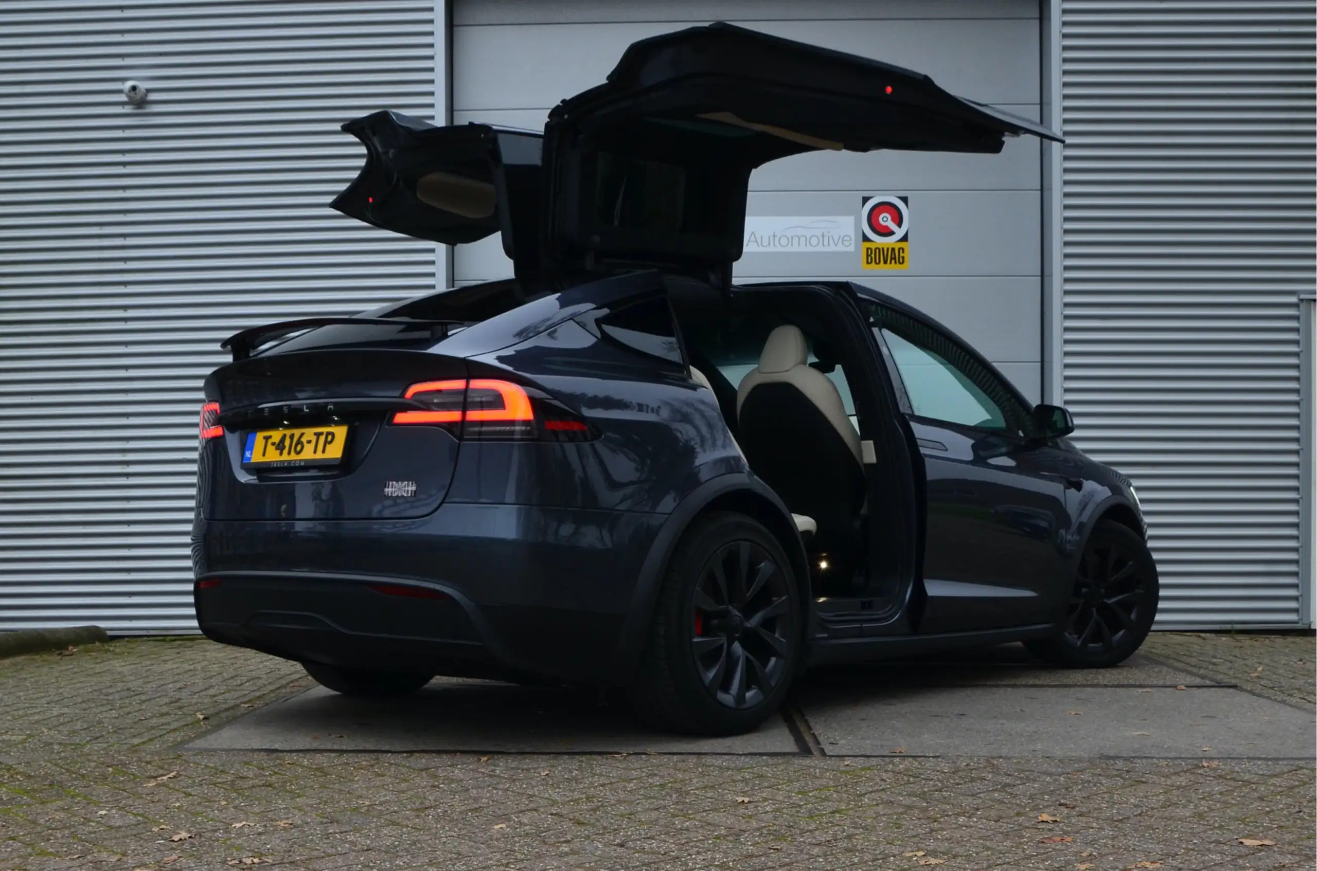 Tesla - Model X