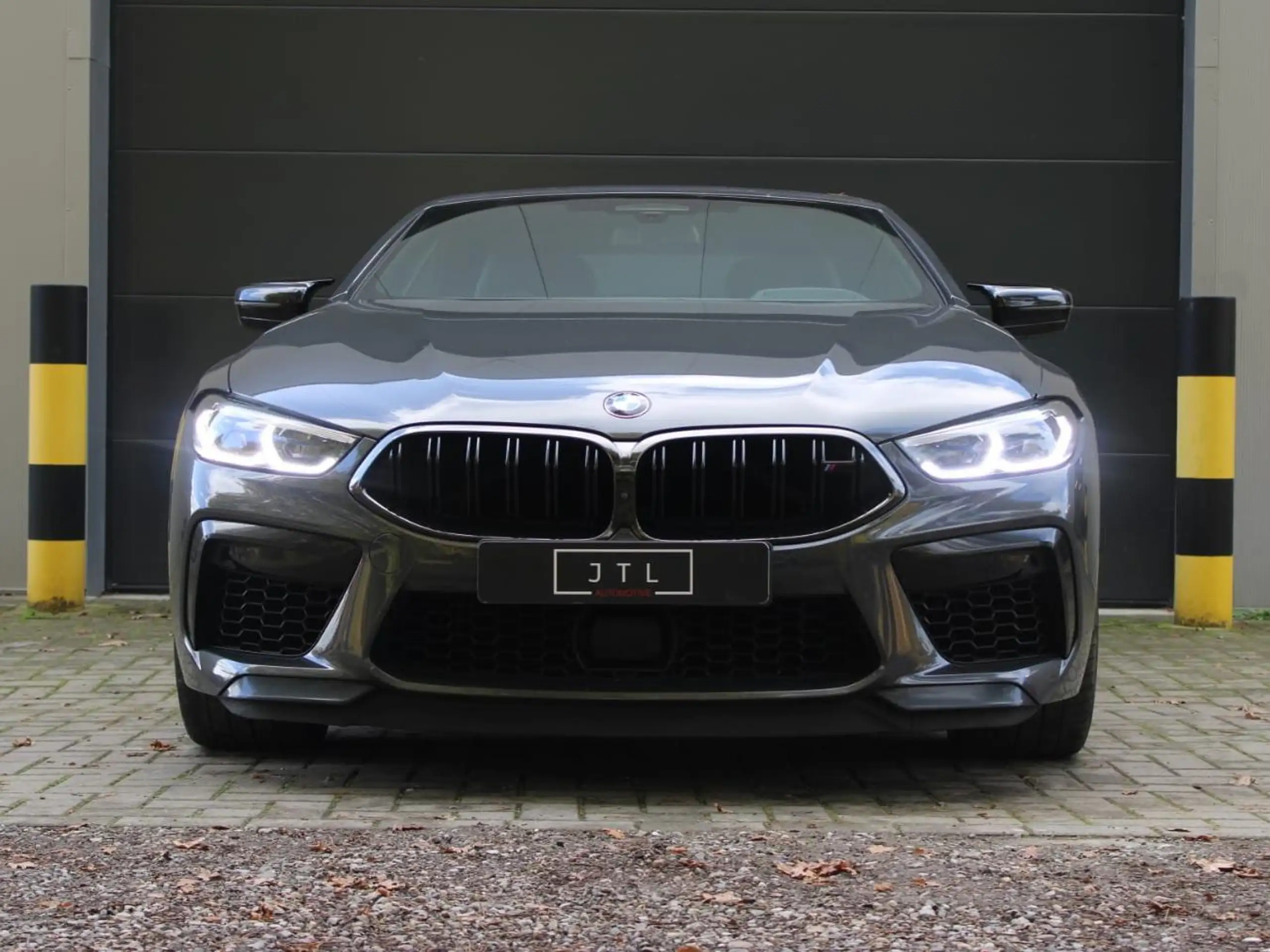 BMW - M8