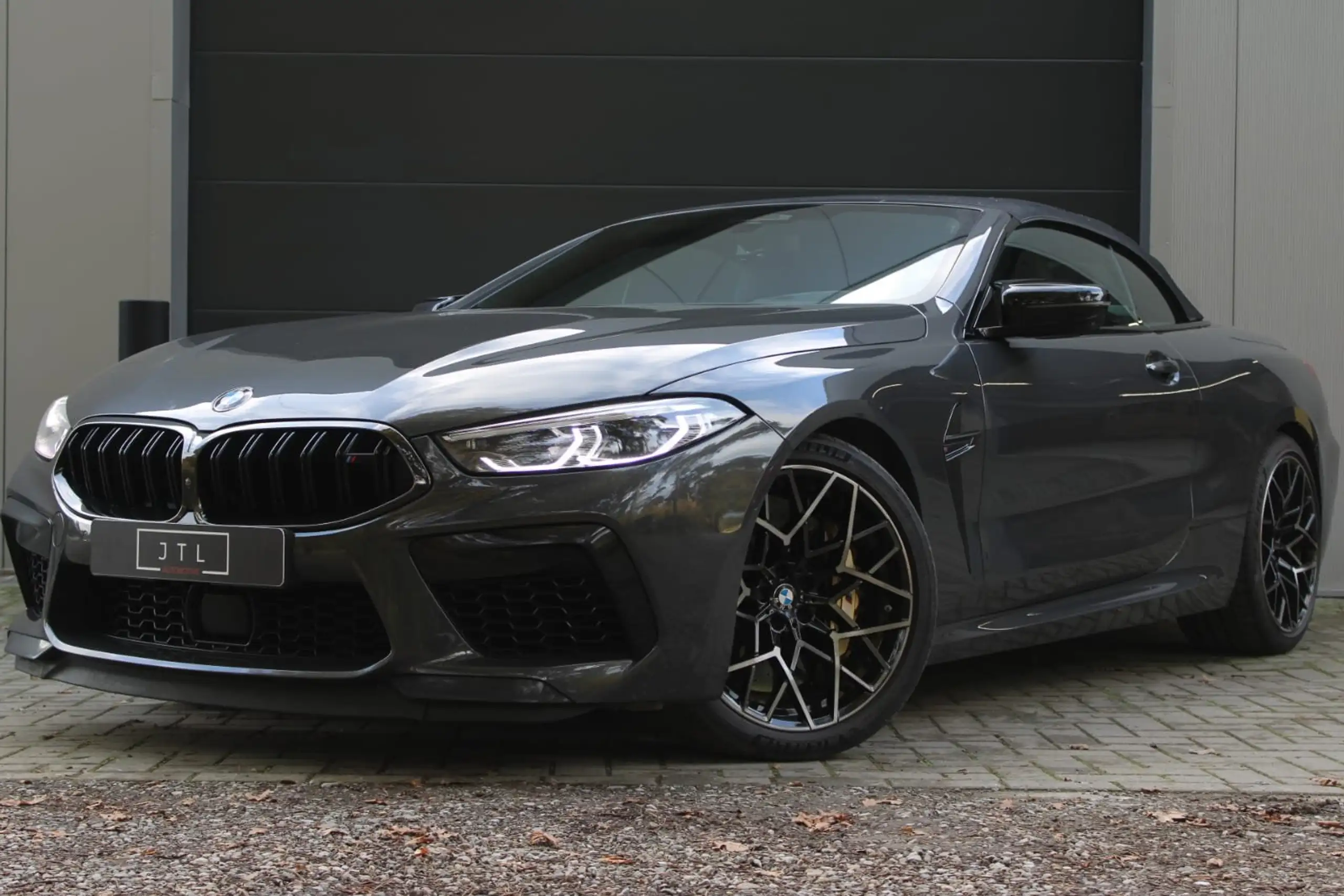 BMW - M8