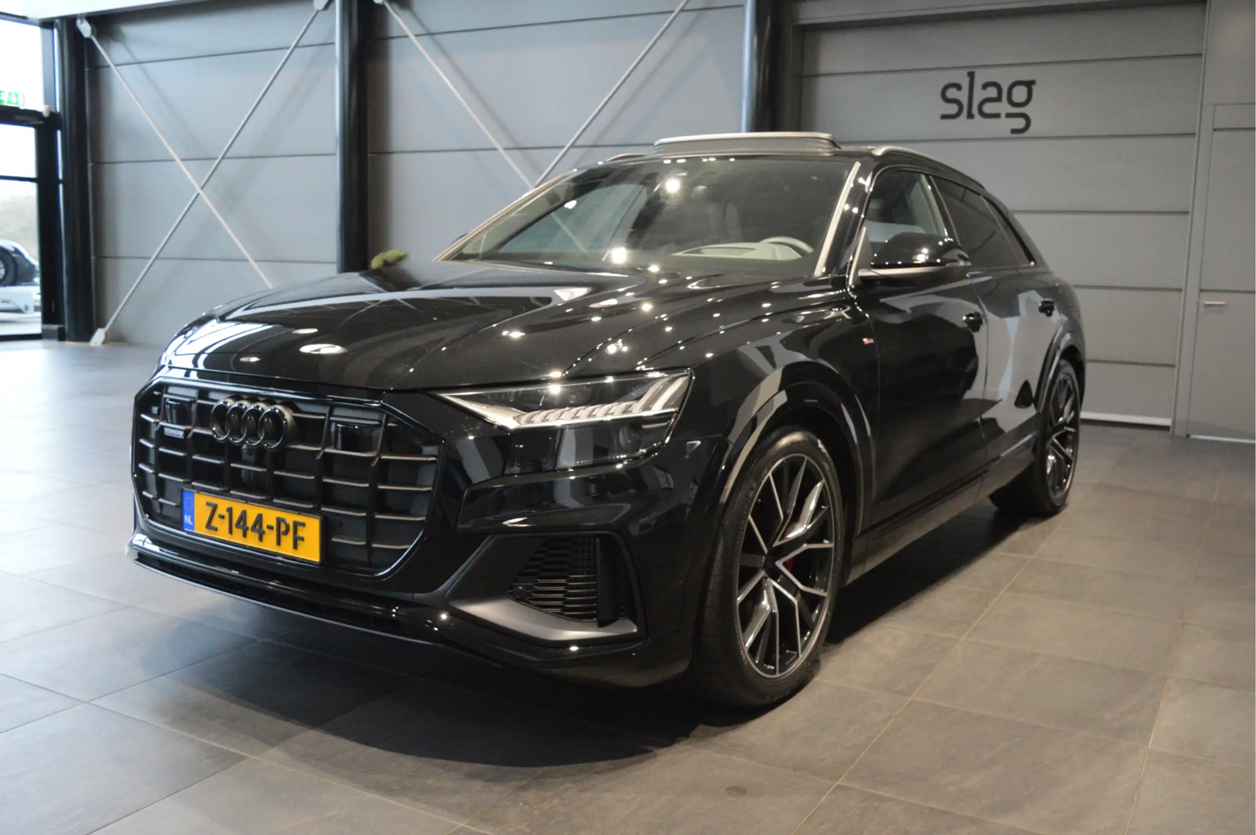 Audi - Q8