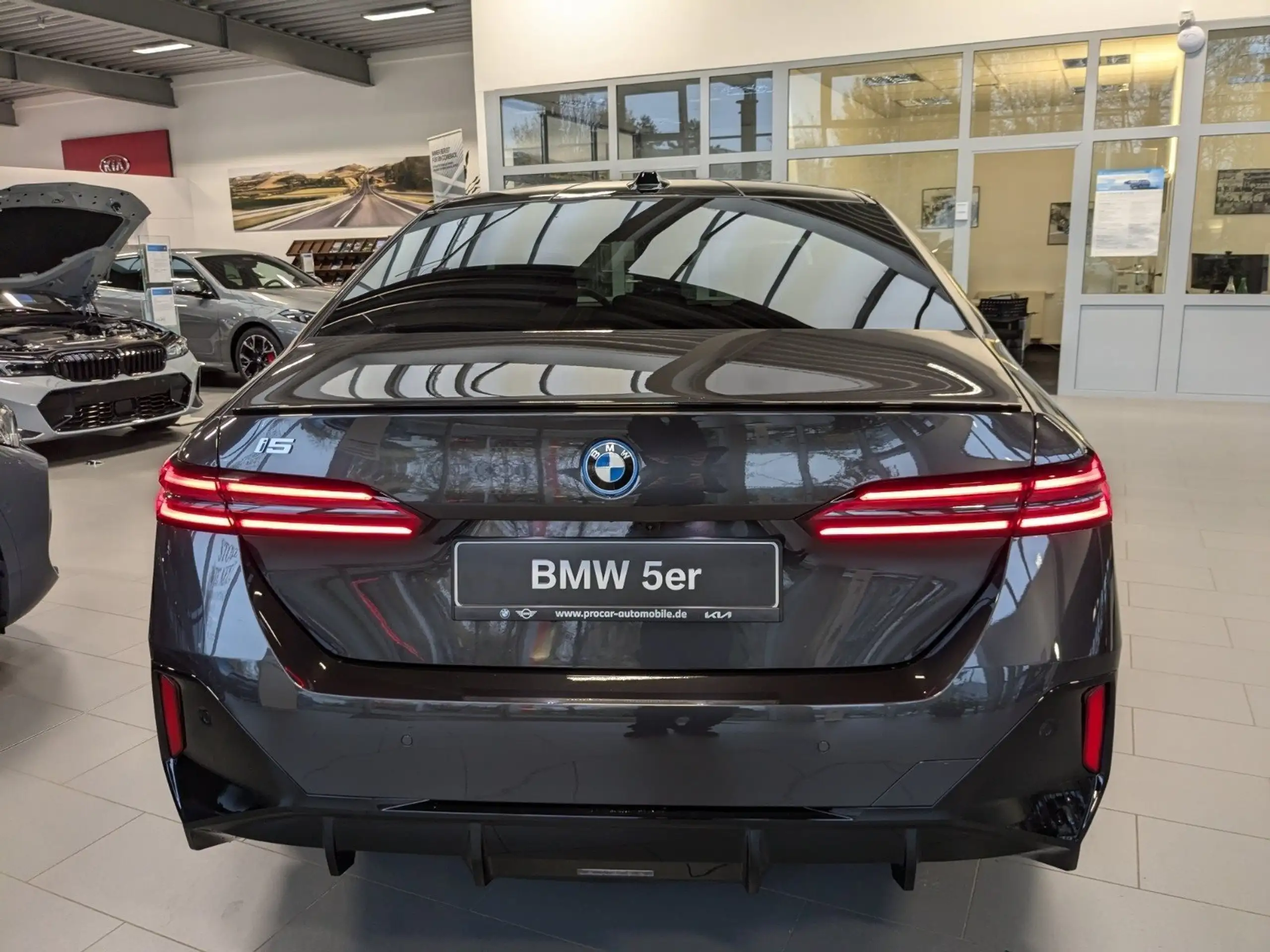 BMW - i5