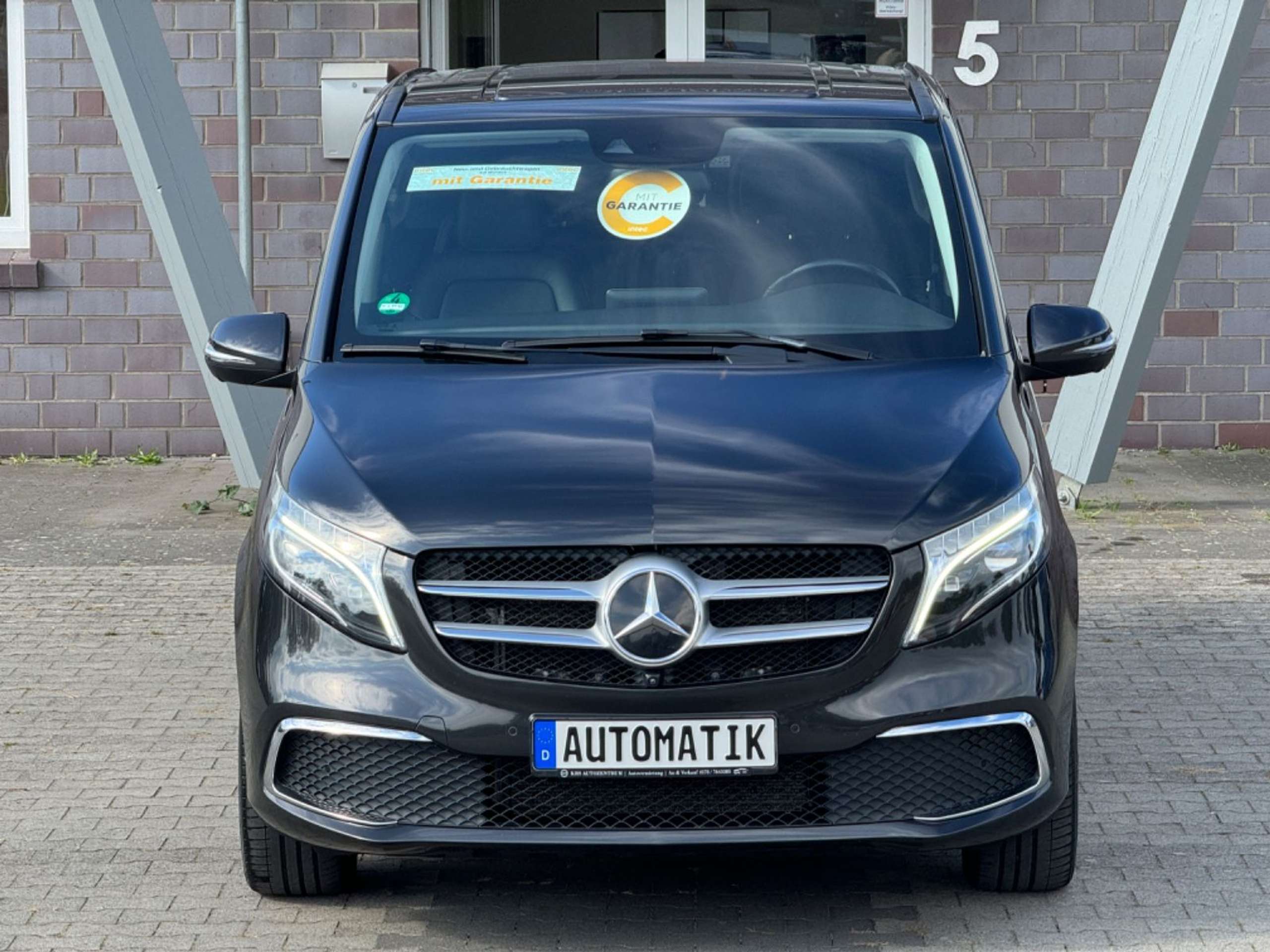 Mercedes-Benz - V 220