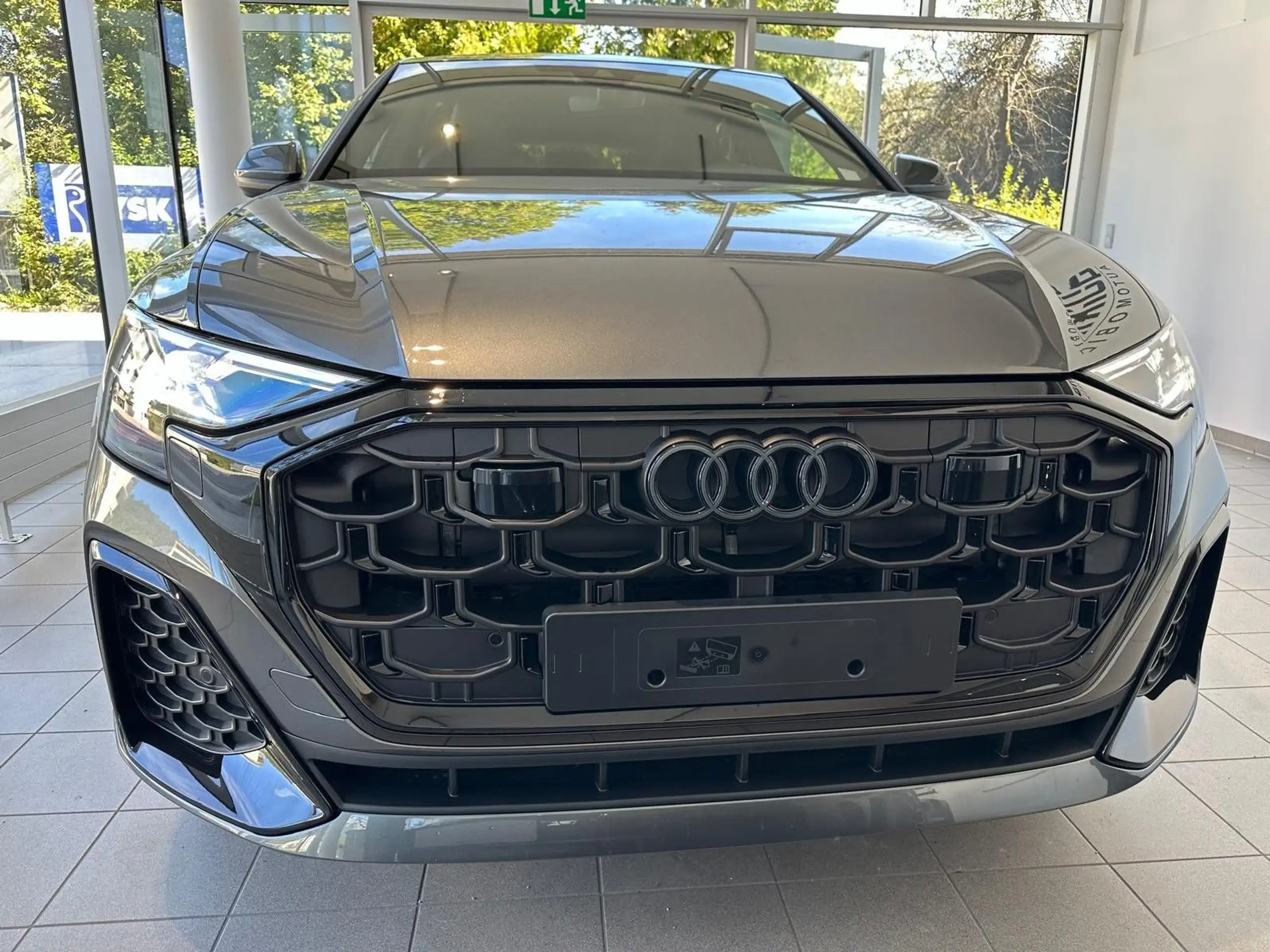 Audi - Q8