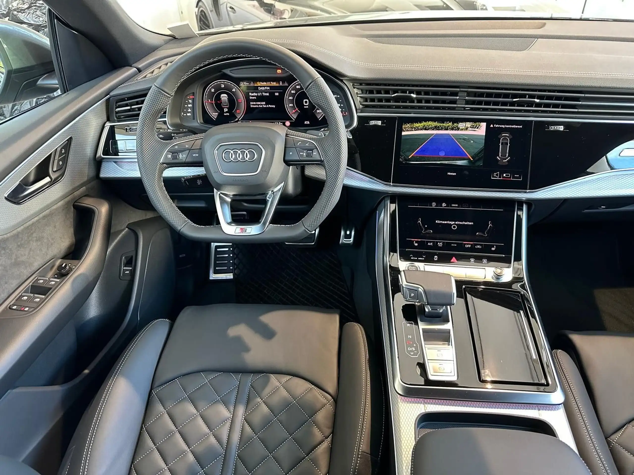 Audi - Q8