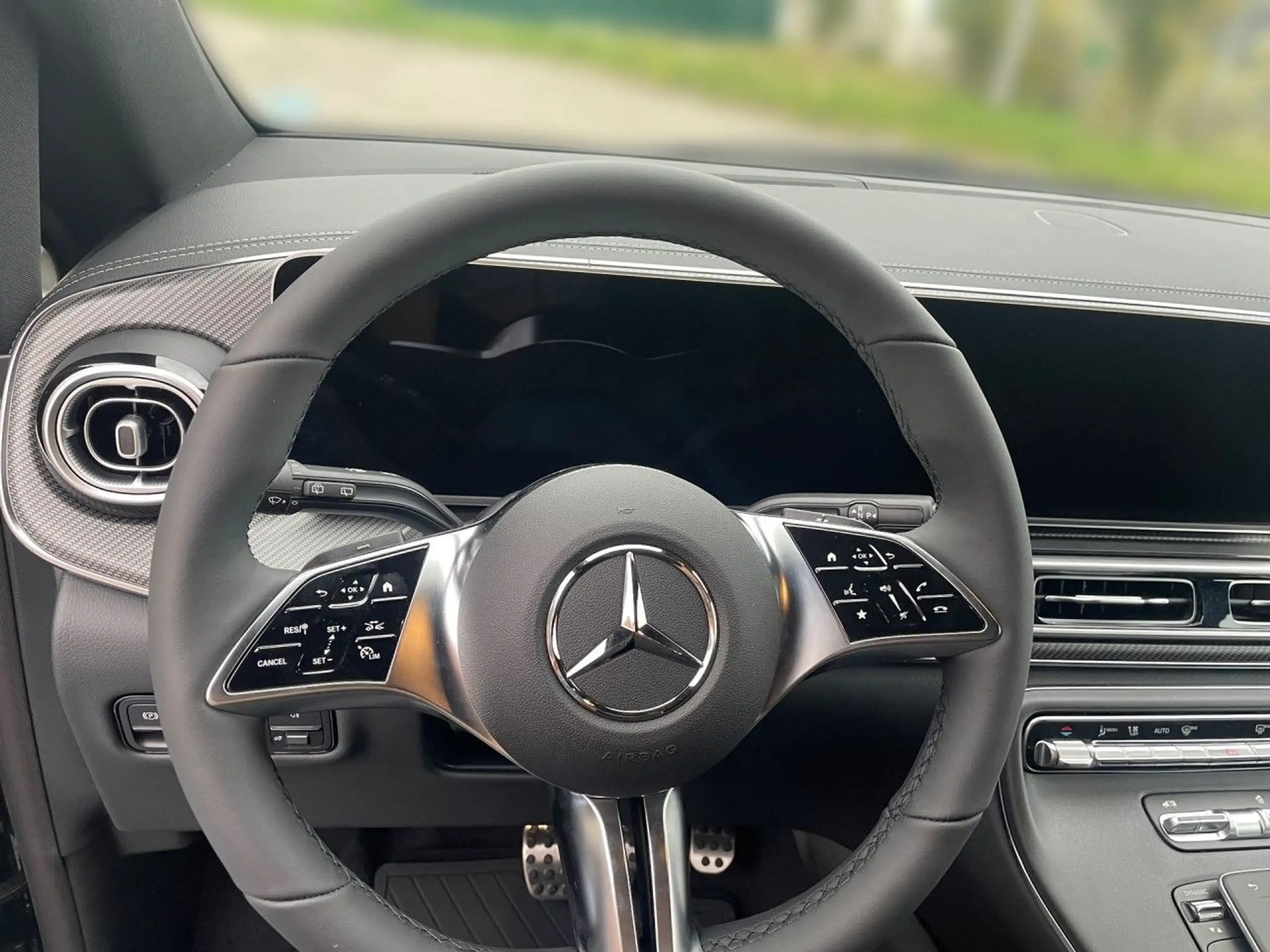 Mercedes-Benz - V 300