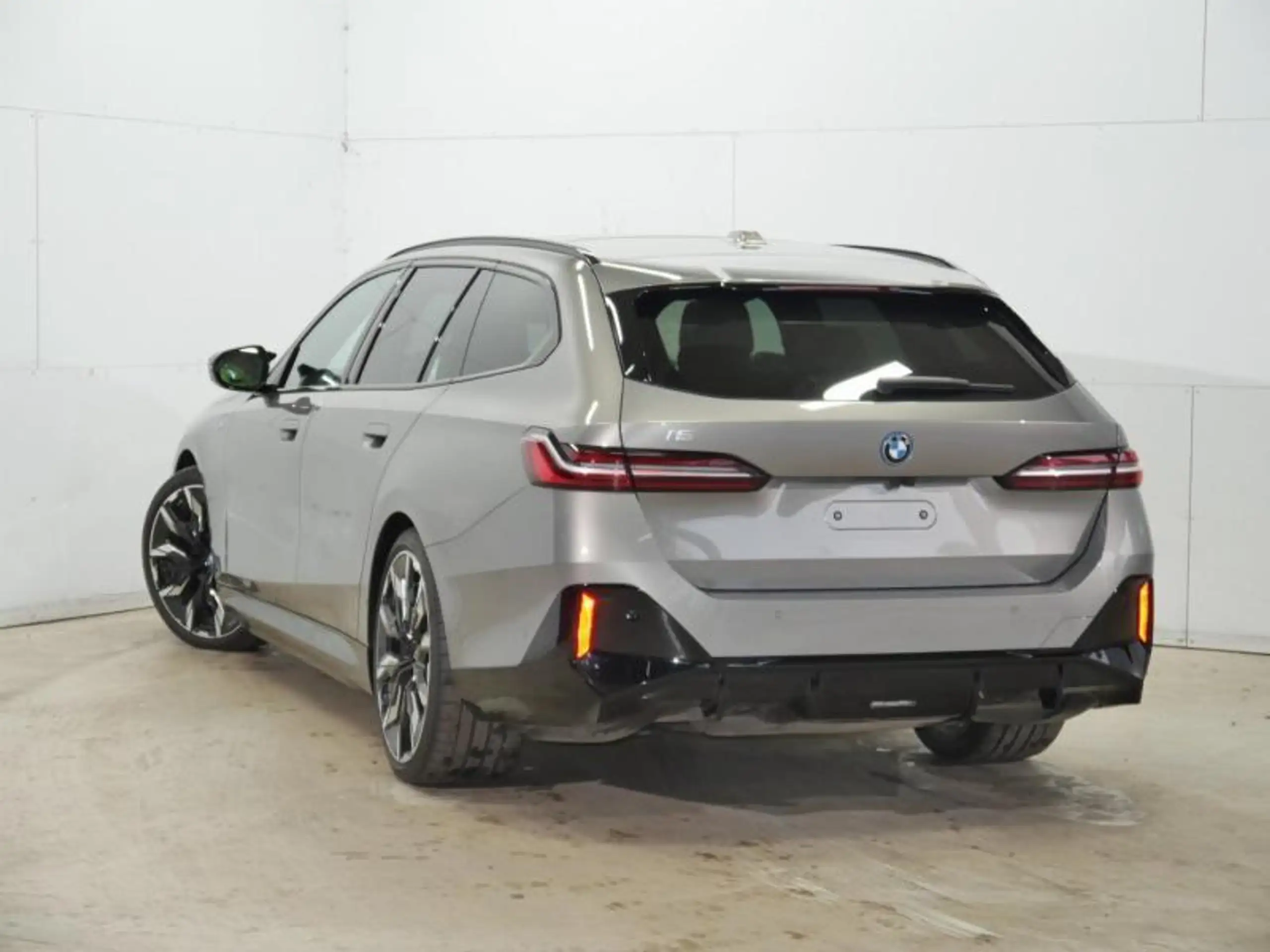 BMW - i5