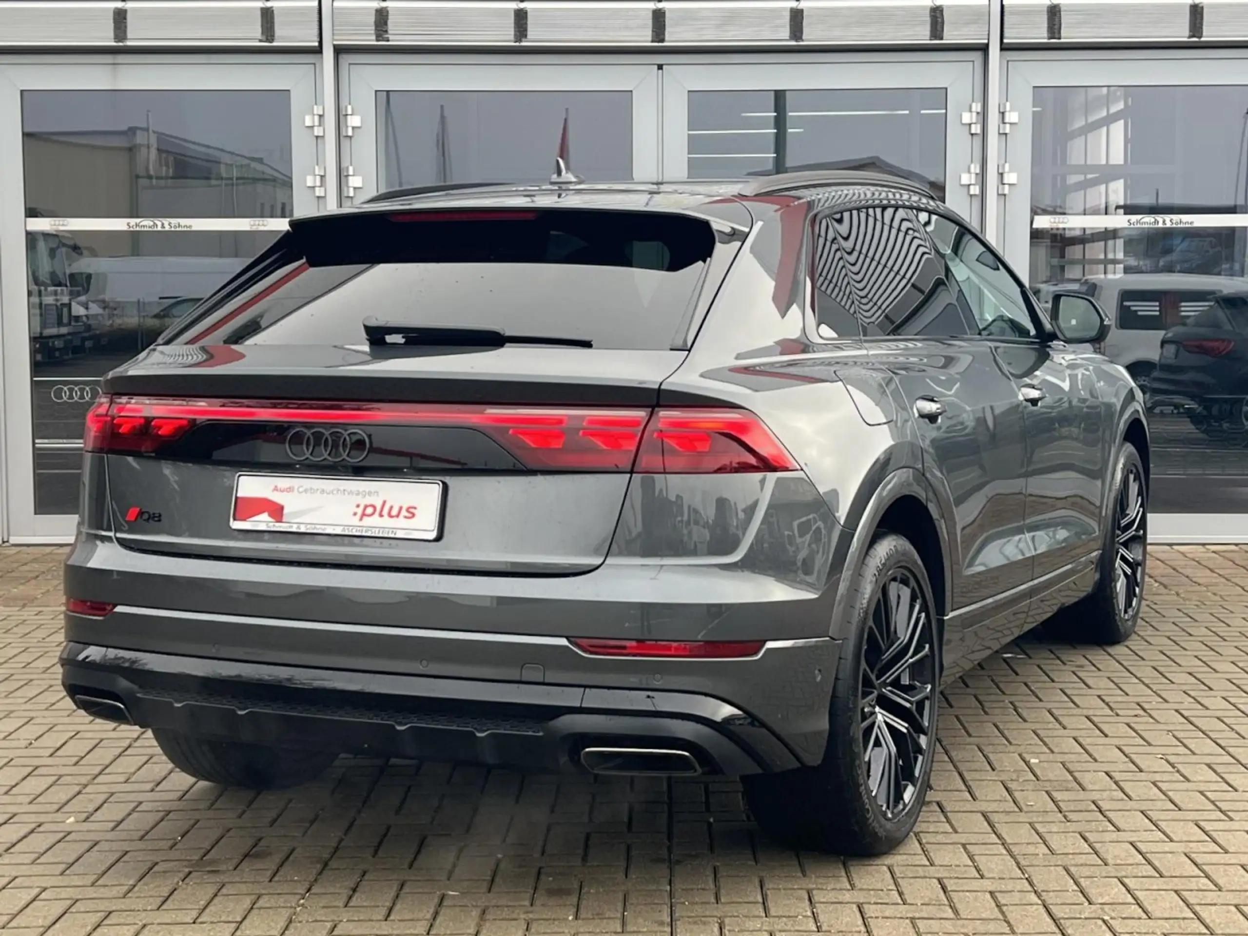 Audi - Q8