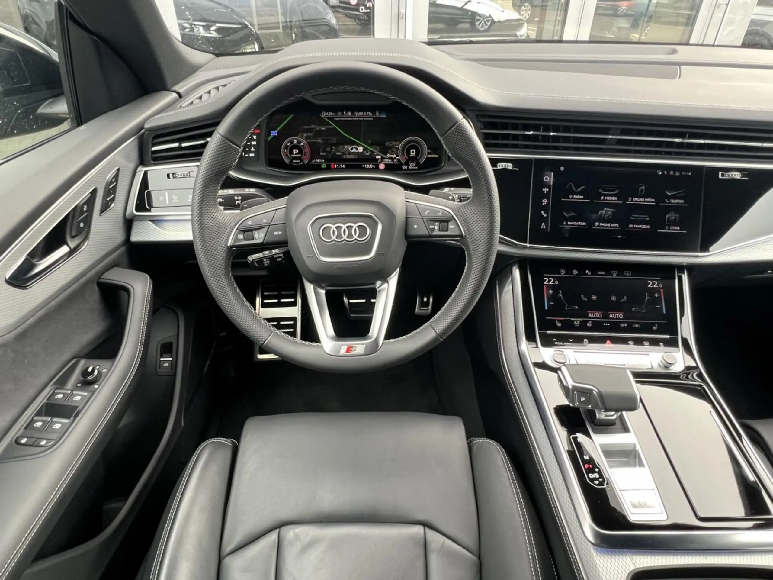 Audi - Q8