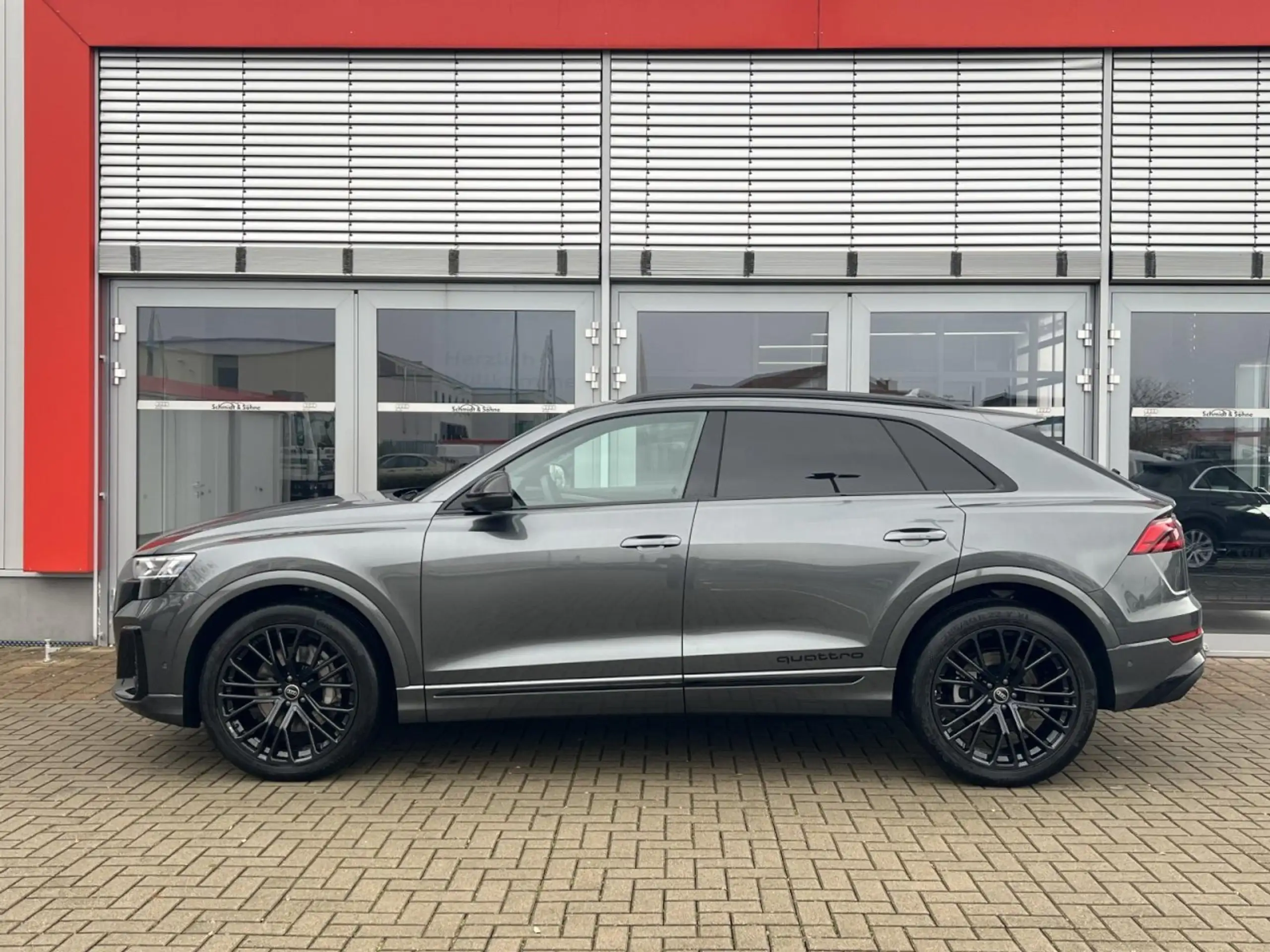 Audi - Q8