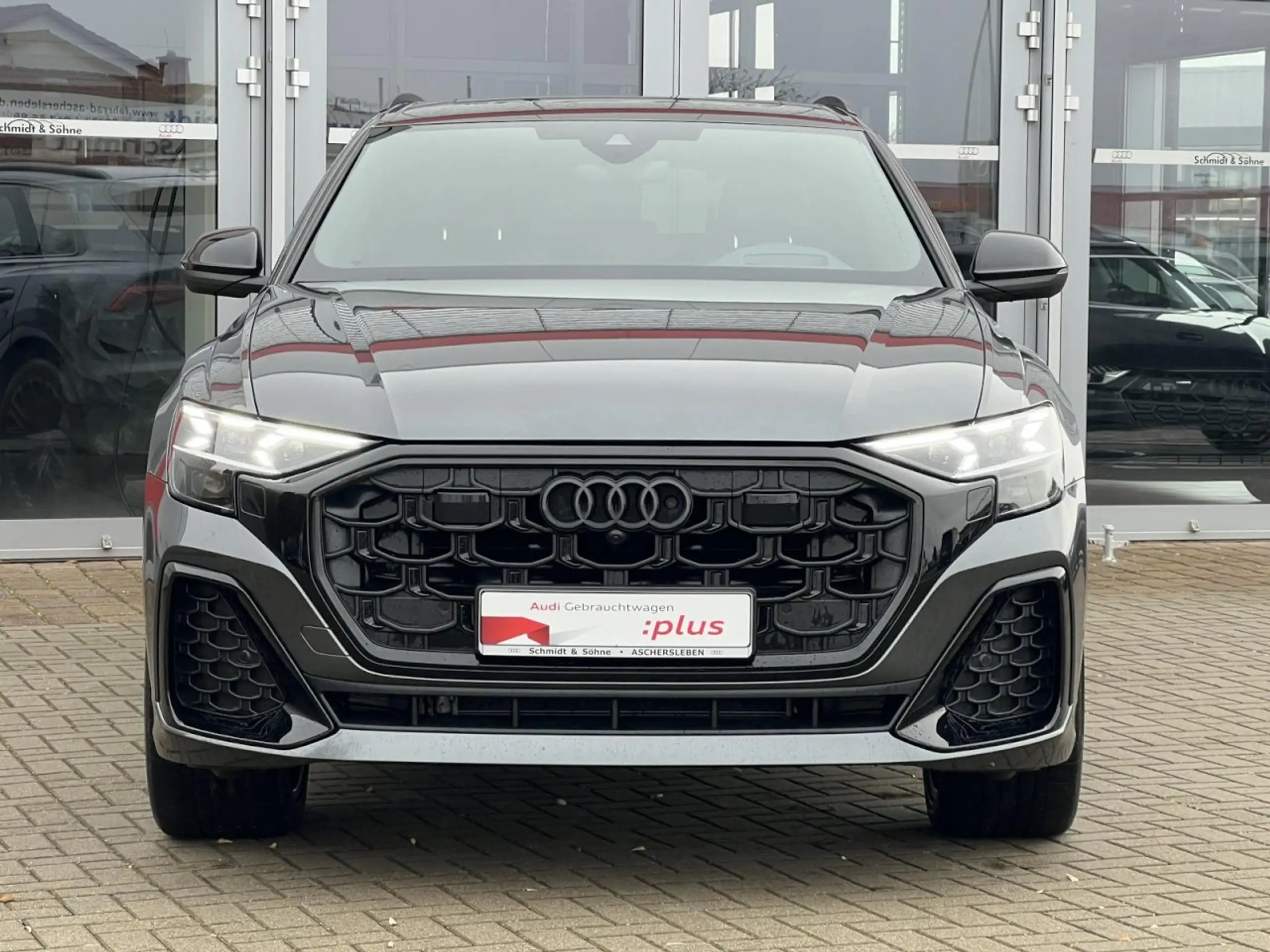 Audi - Q8