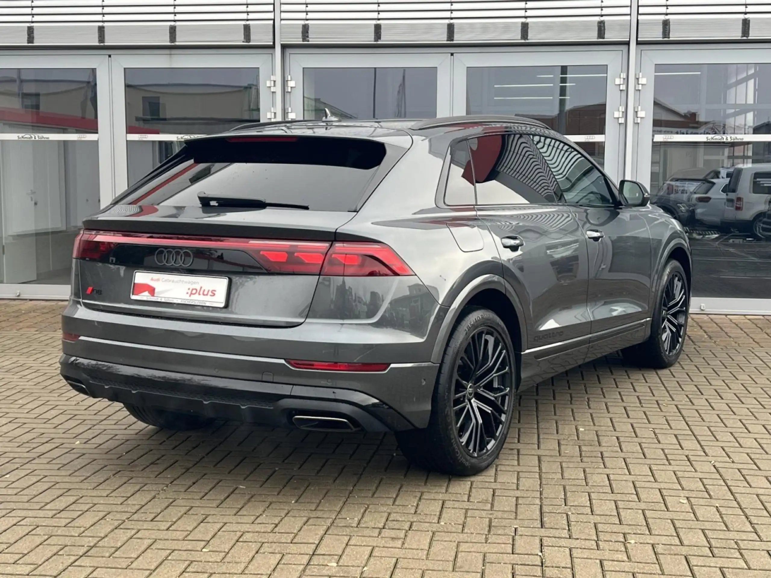 Audi - Q8