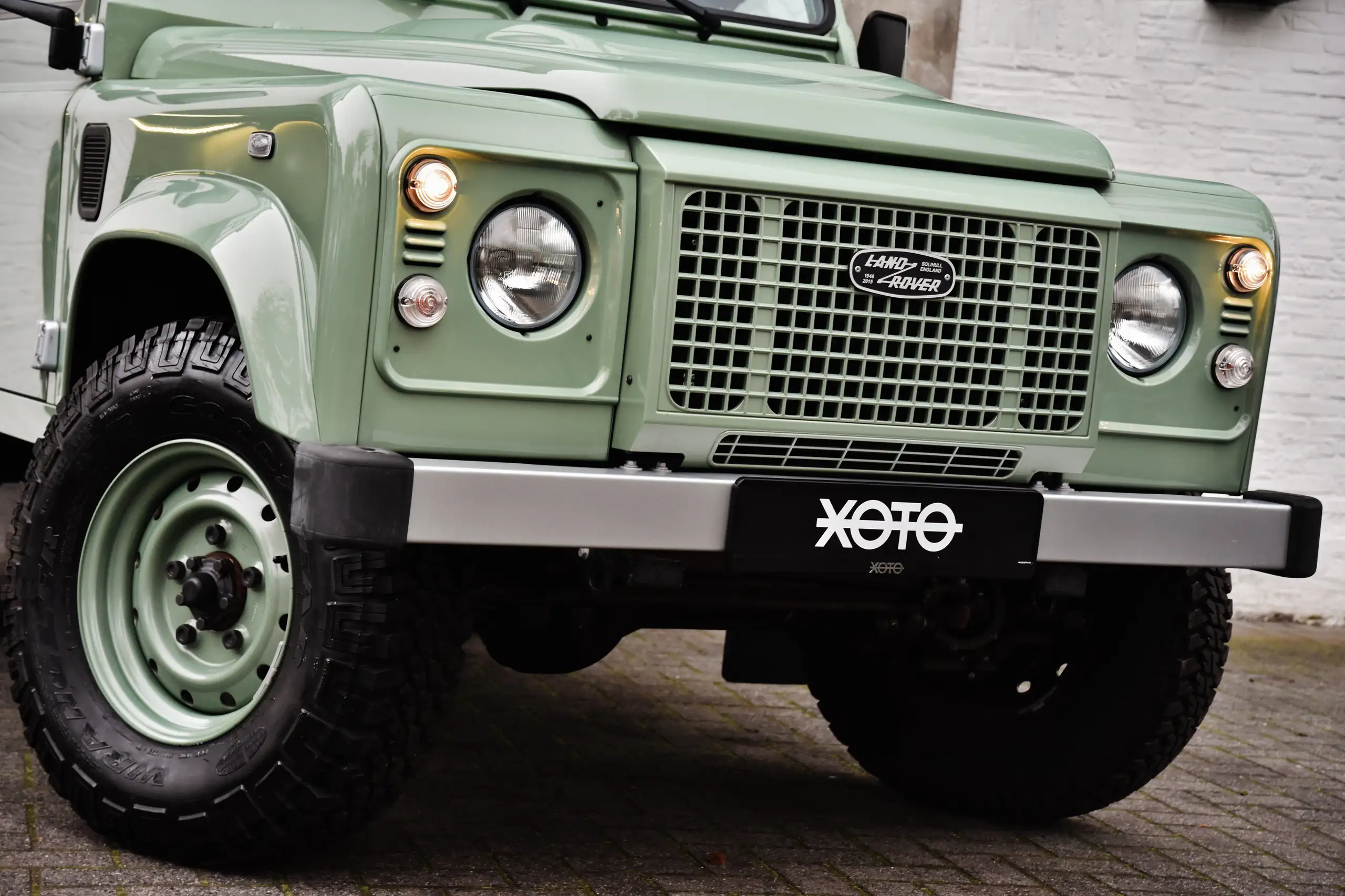 Land Rover - Defender