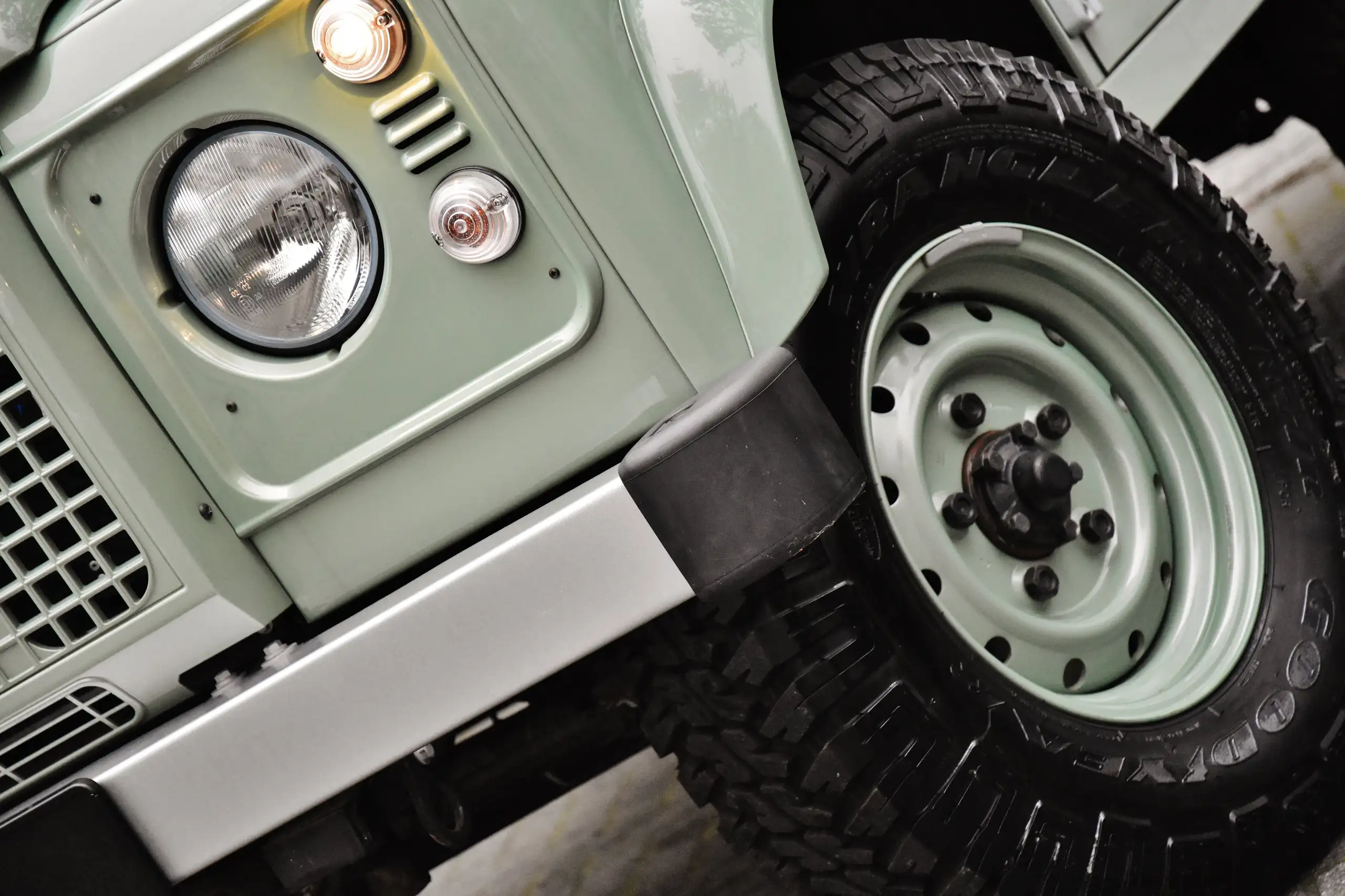 Land Rover - Defender