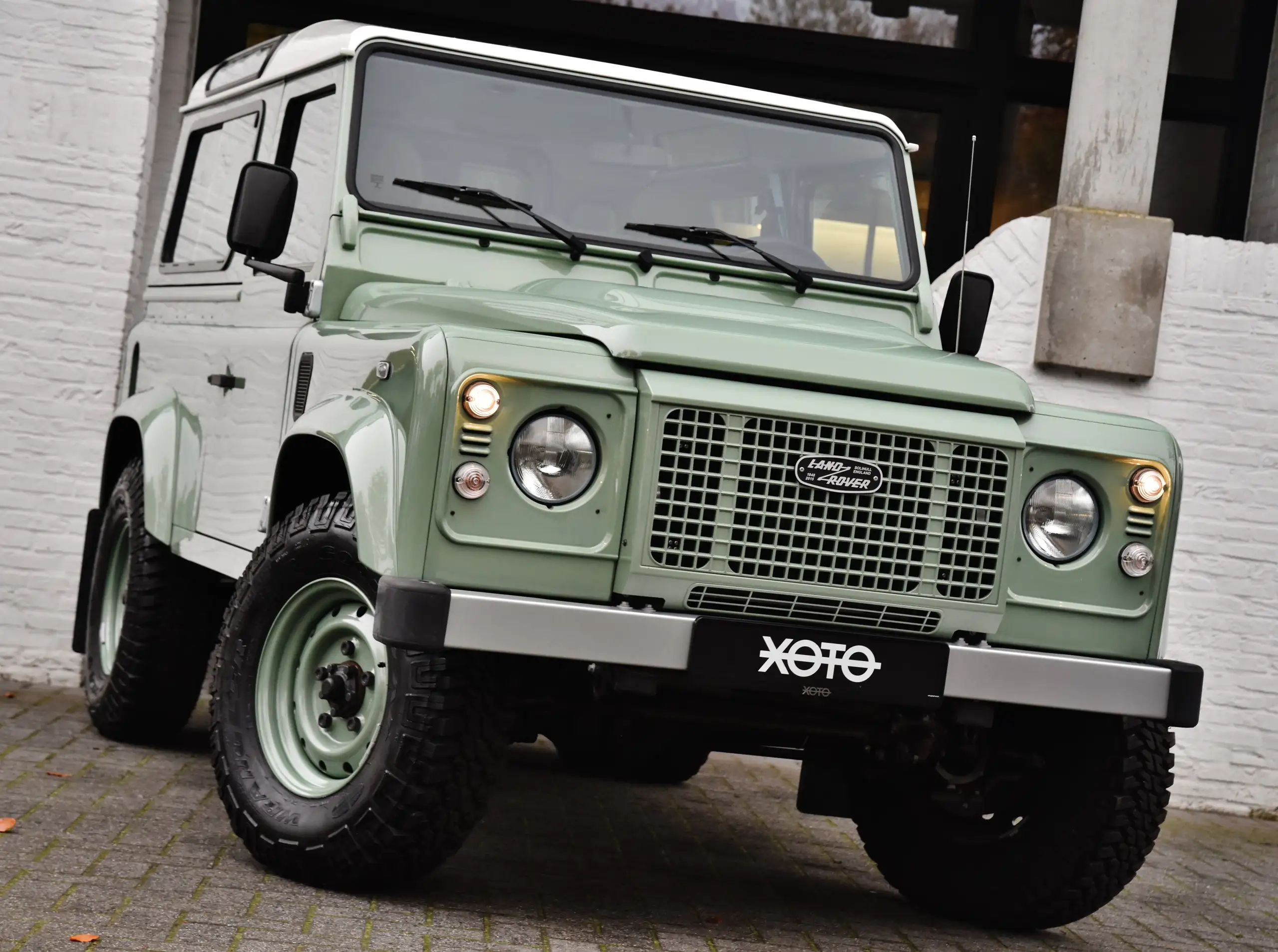 Land Rover - Defender